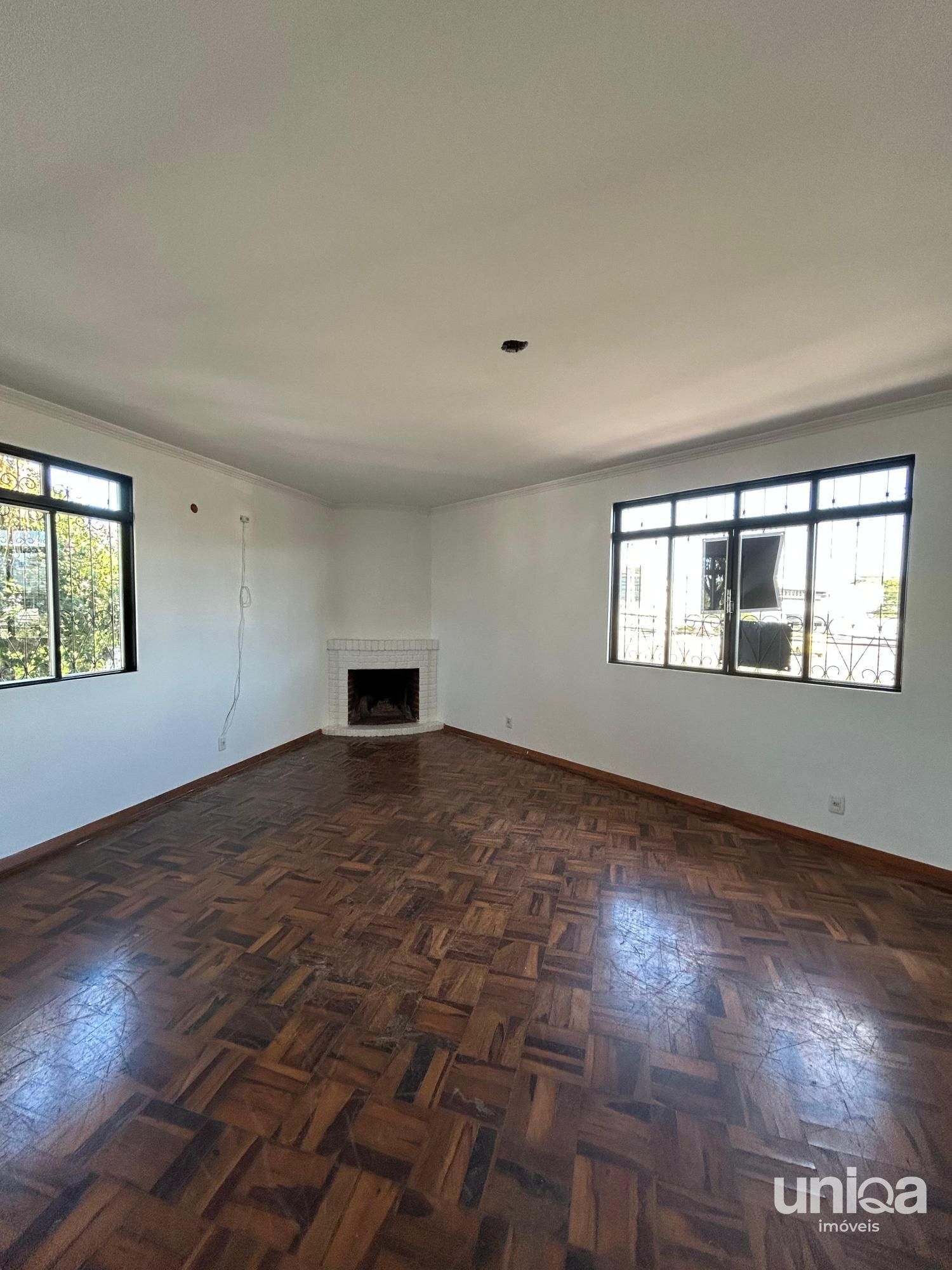 Casa 03 dormitórios suíte, churrasqueira, varanda e garagem 