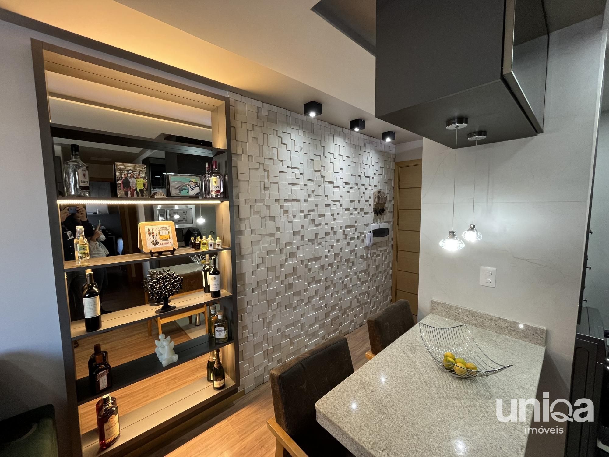 Apartamento central mobilado de 2 dormitórios em Santa Maria