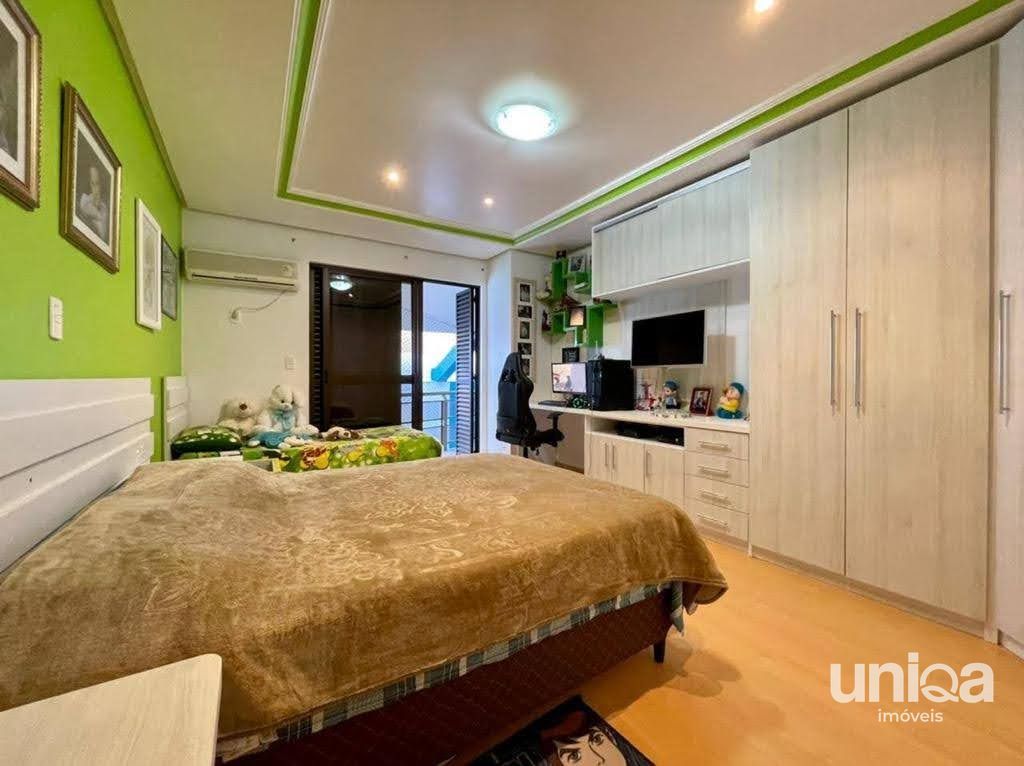 Casa de alto padrão com 06 dormitórios sendo 03 suítes piscina localizada no bai