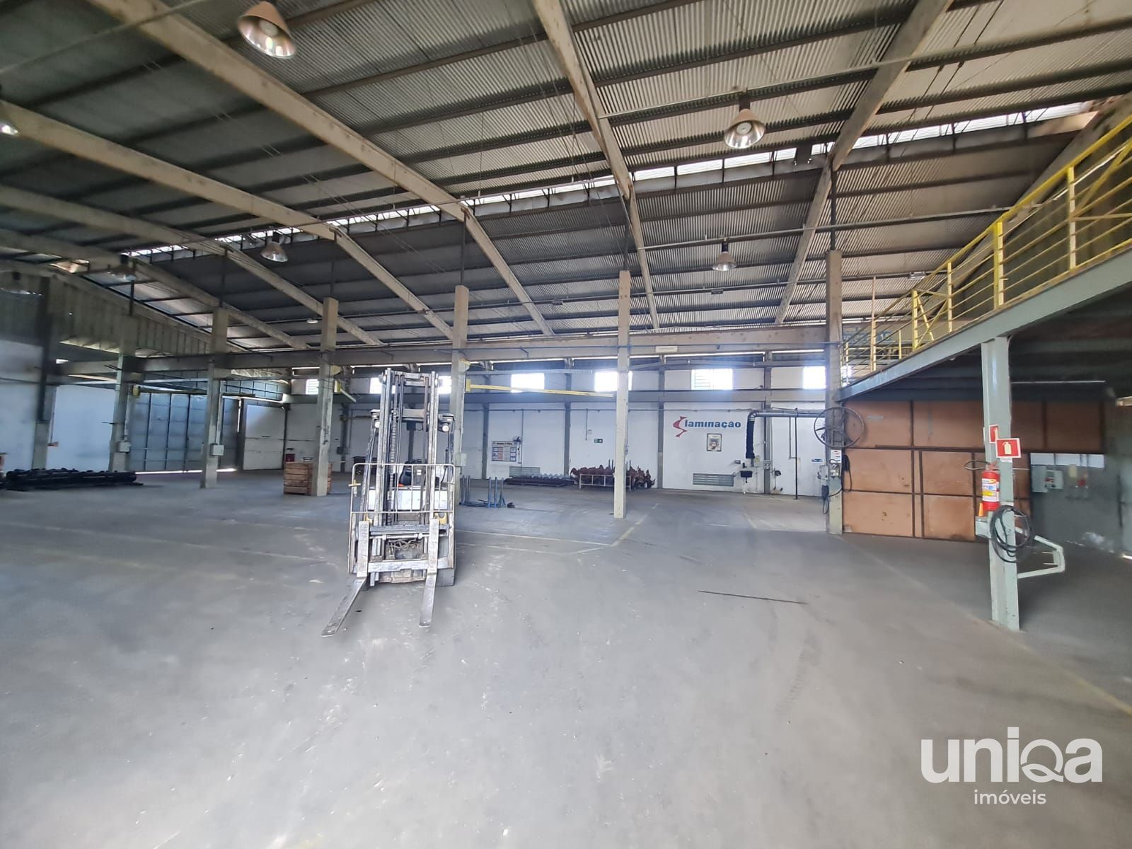 Alugo pavilhões industriais 6.000m2 escritório refeitório em