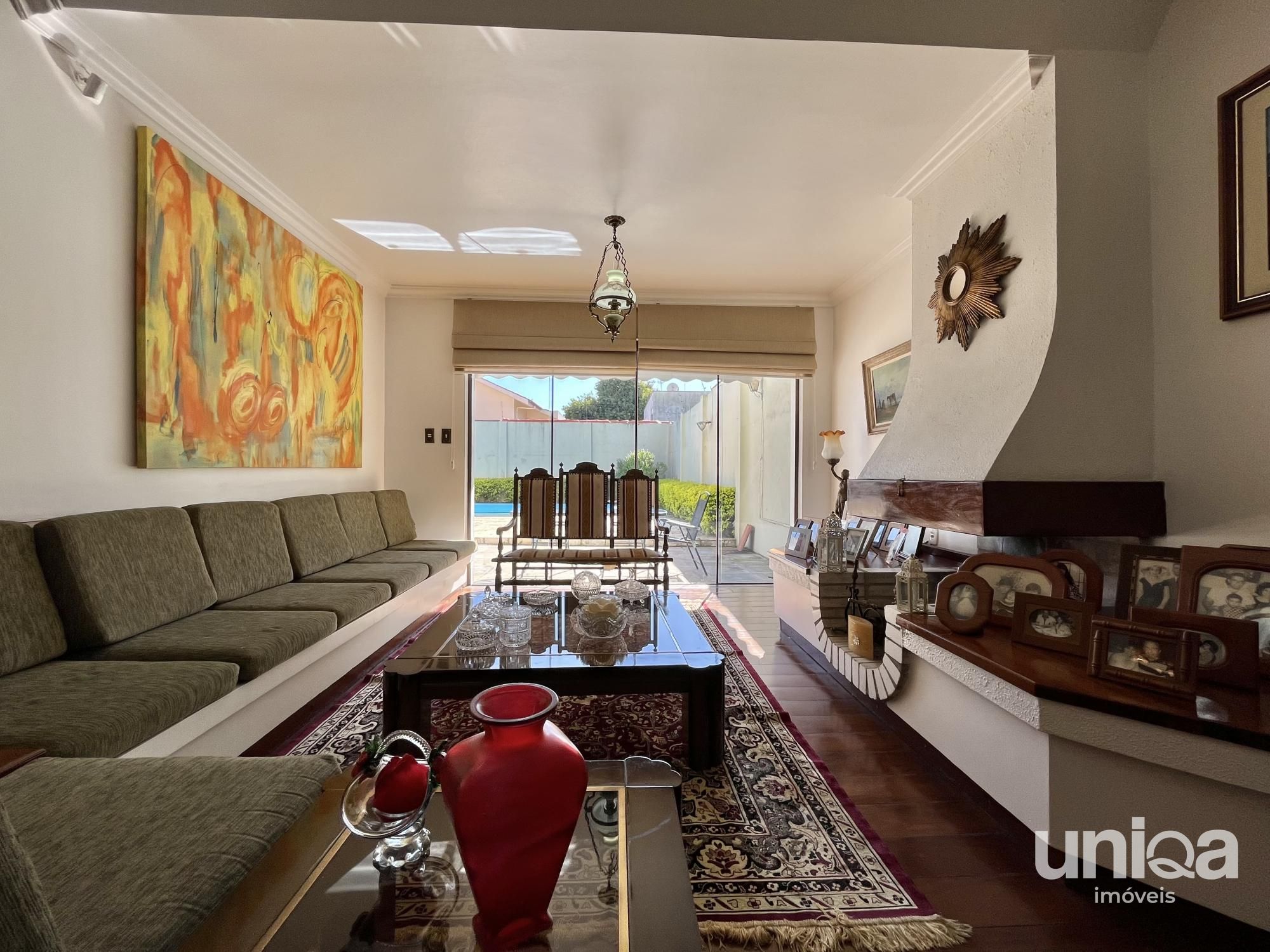 Casa para venda de 05 dormitórios em Santa Maria