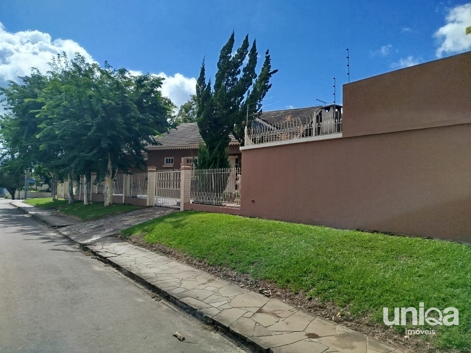 Casa para venda no São José de esquina com 05 dormitórios