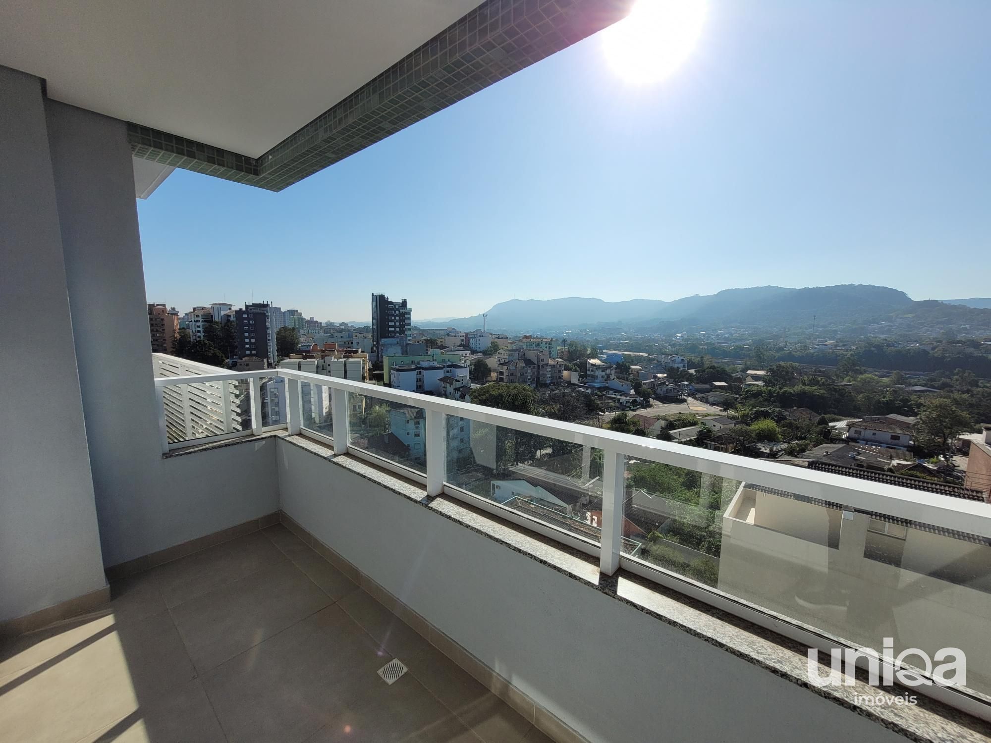 Apartamento 2 dormitórios, com churrasqueira , sacada e garagem