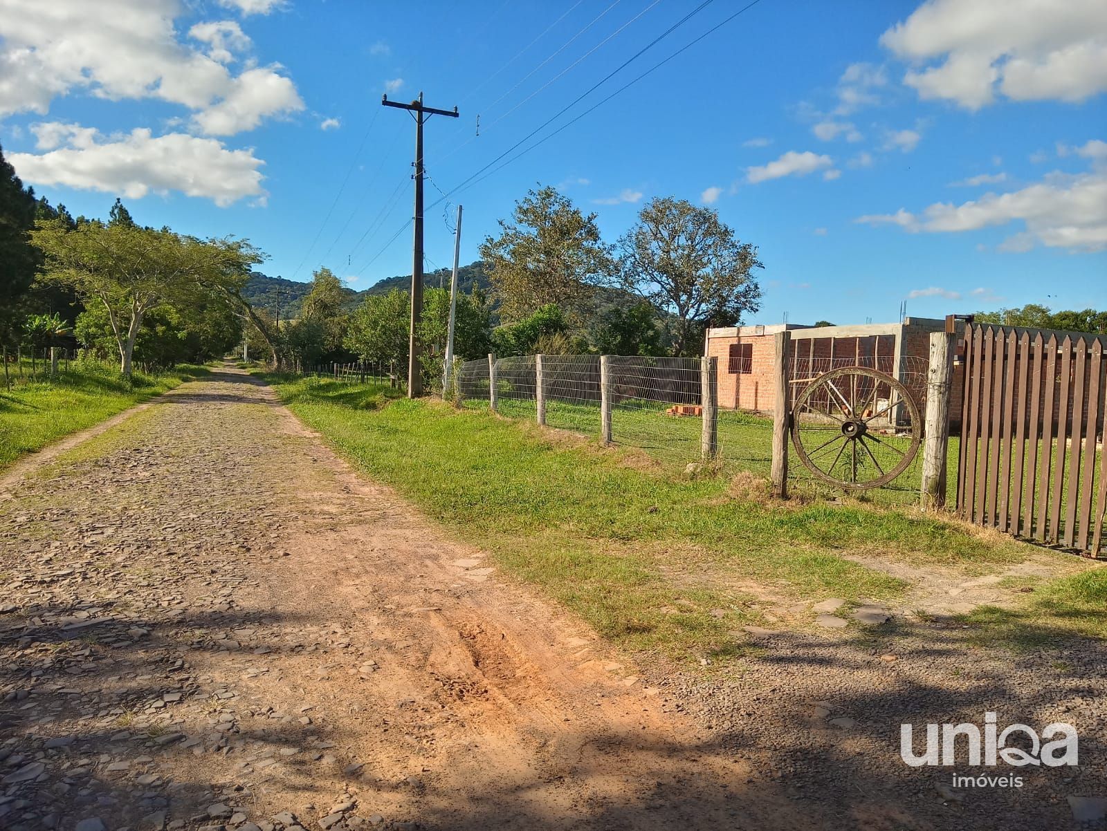 Belo sítio c/ lago e casa em construção - foto 2
