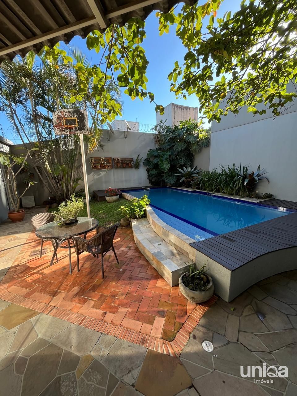 Vendo casa alto padrão 04 dormitórios próximo ao clube tênis