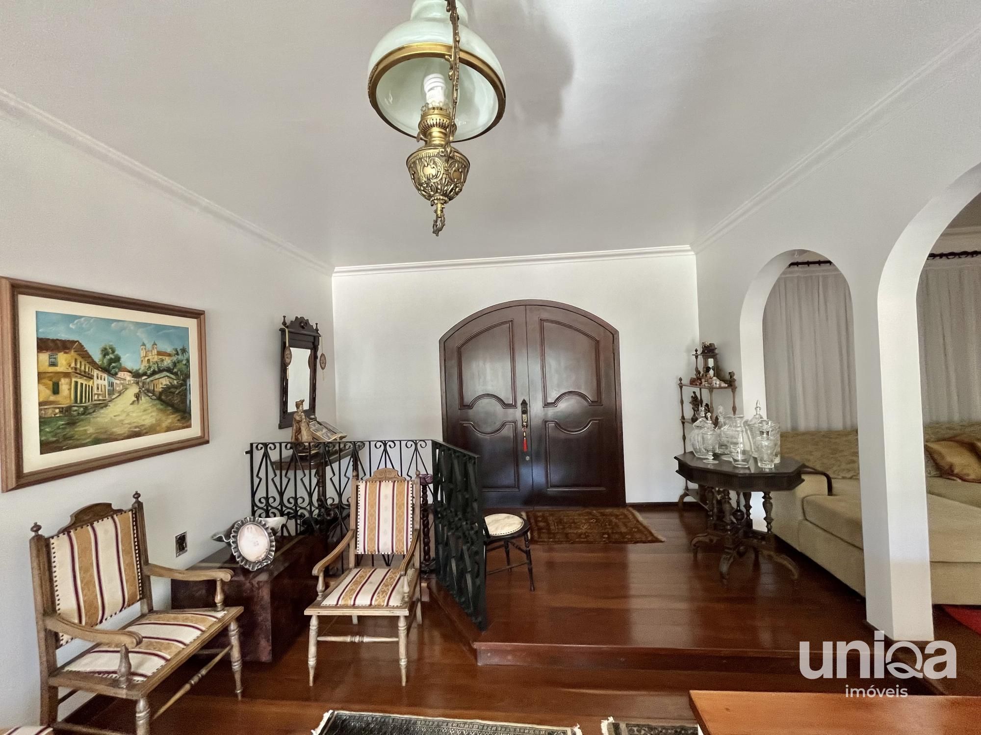 Casa para venda de 05 dormitórios em Santa Maria