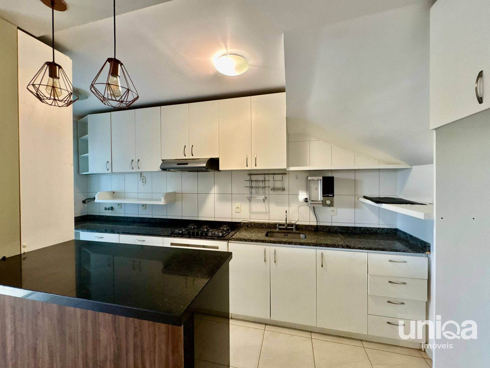 Casa estilo Sobrado para venda em Santa Maria com 03 dormitórios Garagem para 02