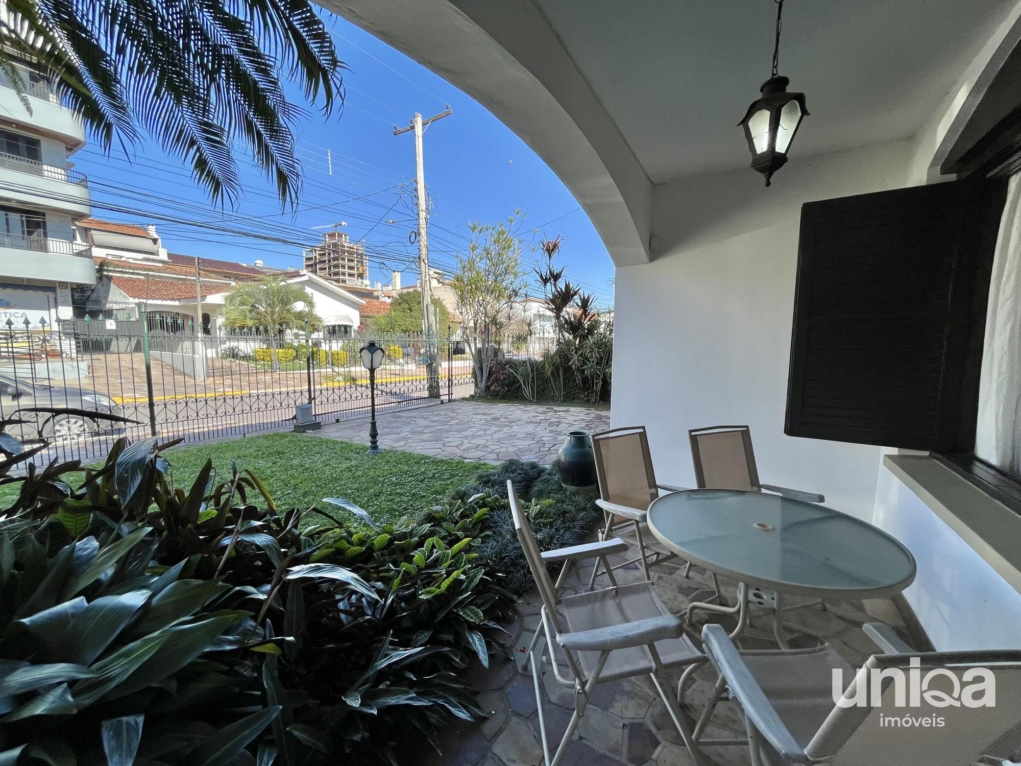 Casa para venda de 05 dormitórios em Santa Maria