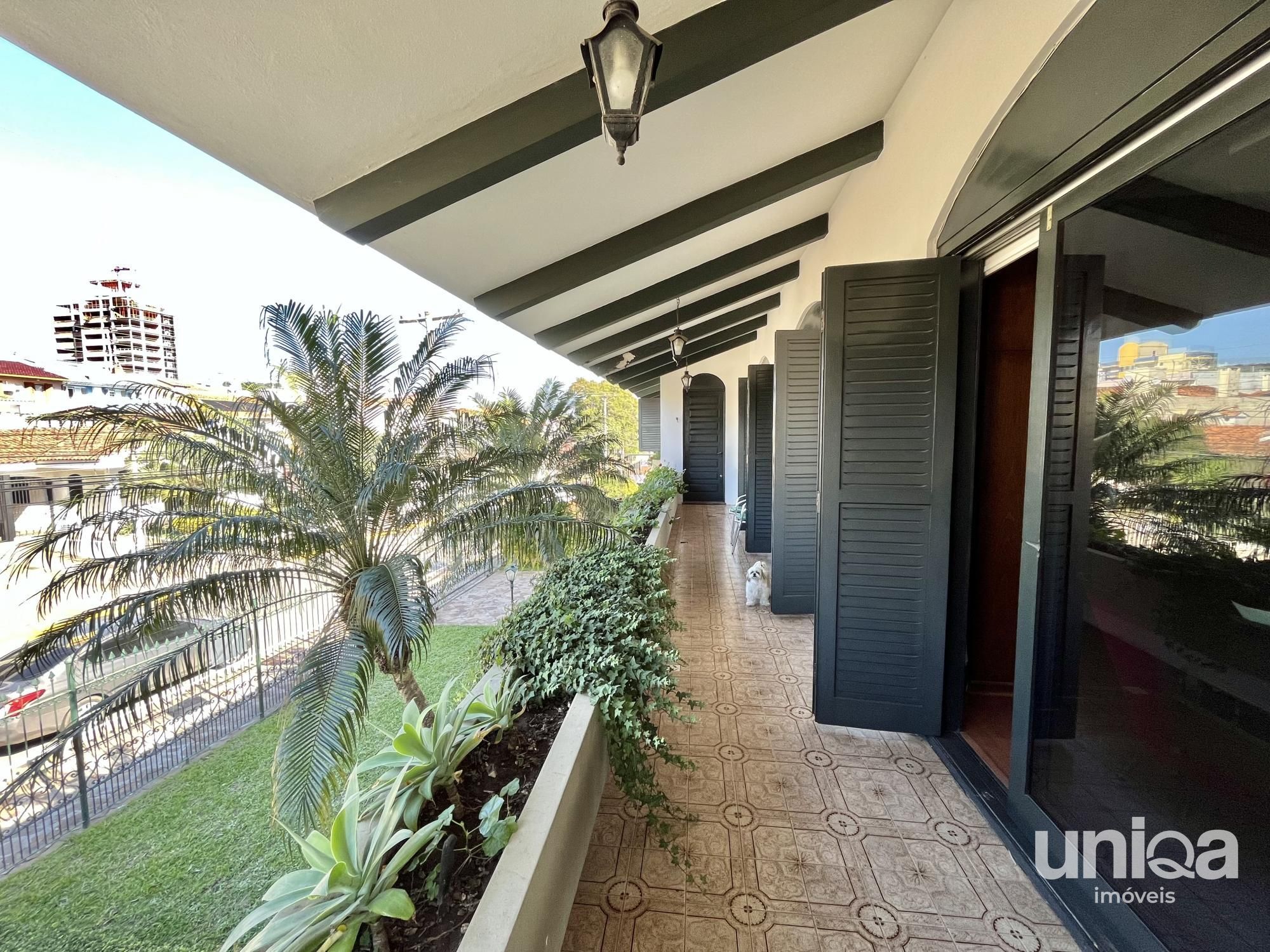 Casa para venda de 05 dormitórios em Santa Maria