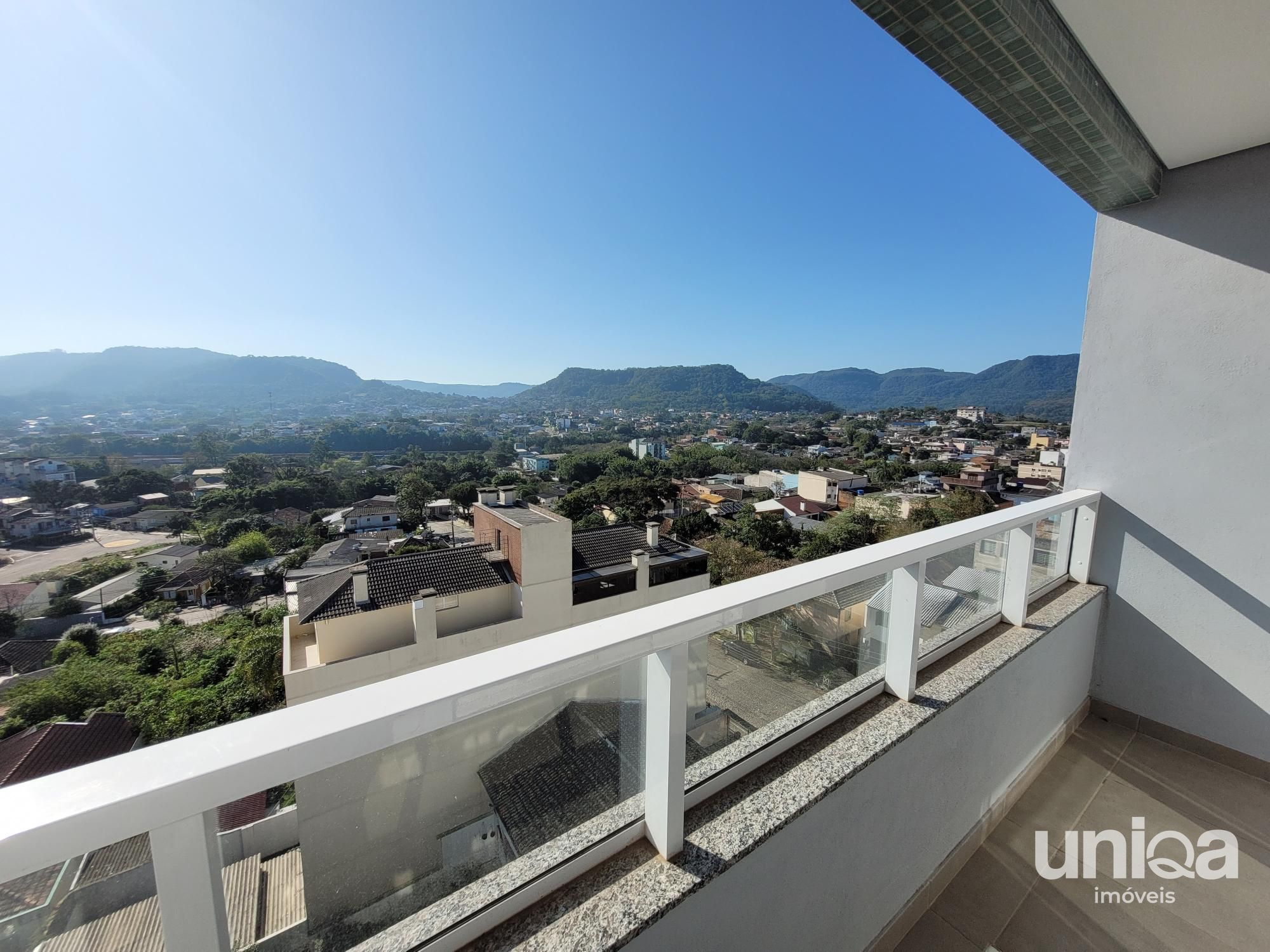 Apartamento 2 dormitórios, com churrasqueira , sacada e garagem
