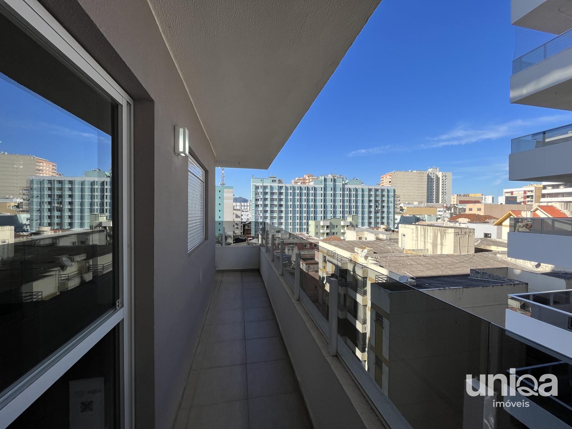 Apartamento central mobilado de 2 dormitórios em Santa Maria