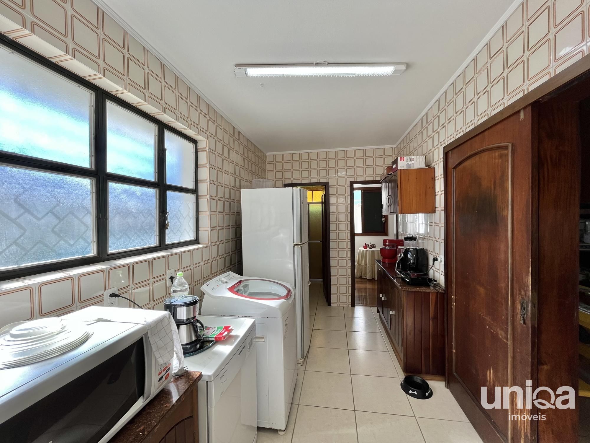 Casa para venda de 05 dormitórios em Santa Maria