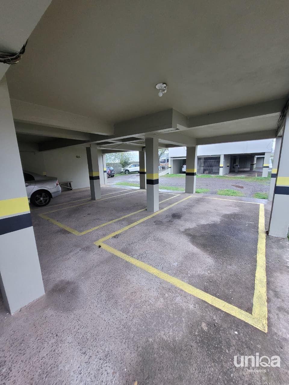Aluga-se apartamento 2 dormitórios Sacada e garagem em Camobi