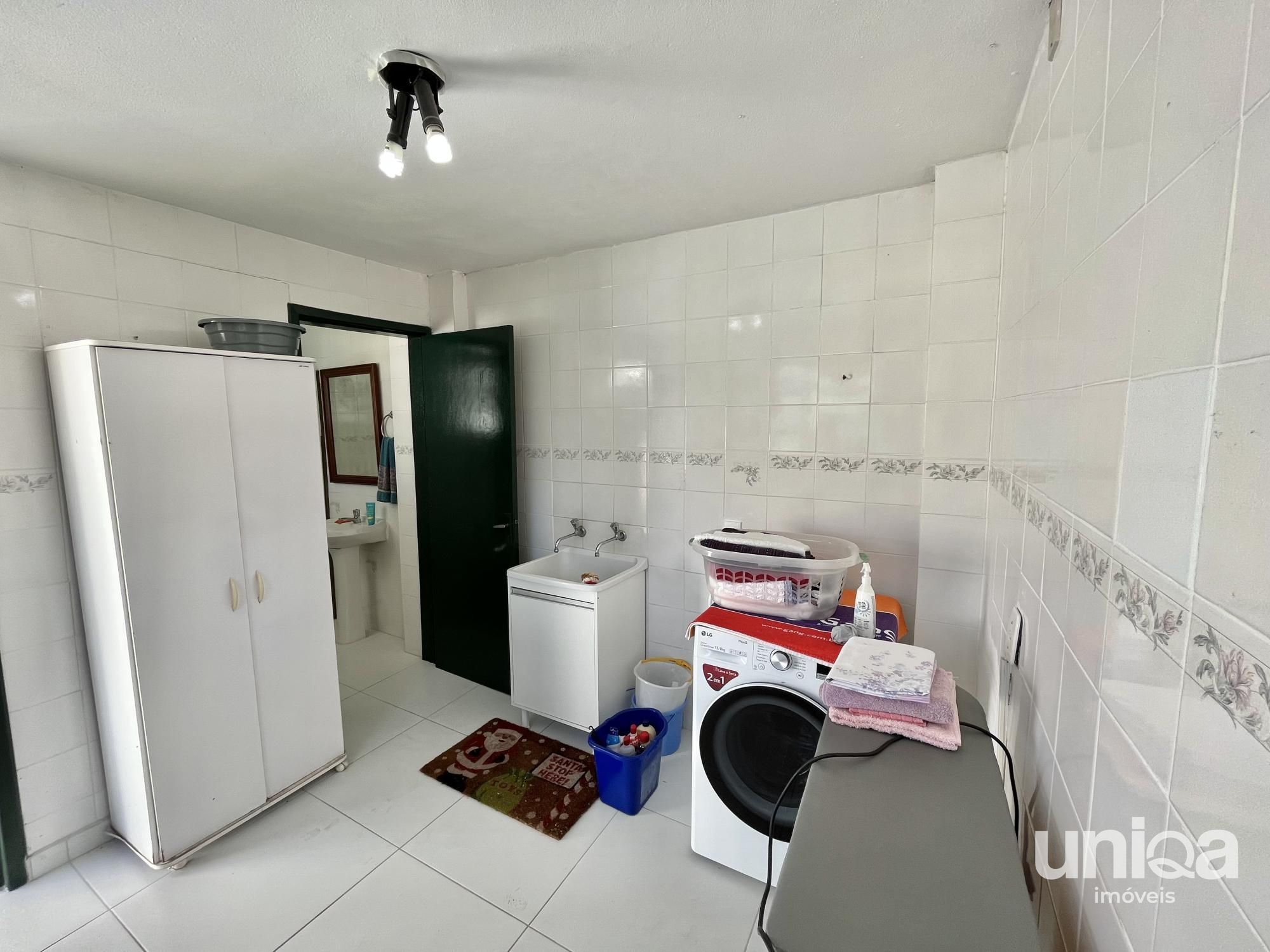 Casa para venda de 05 dormitórios em Santa Maria