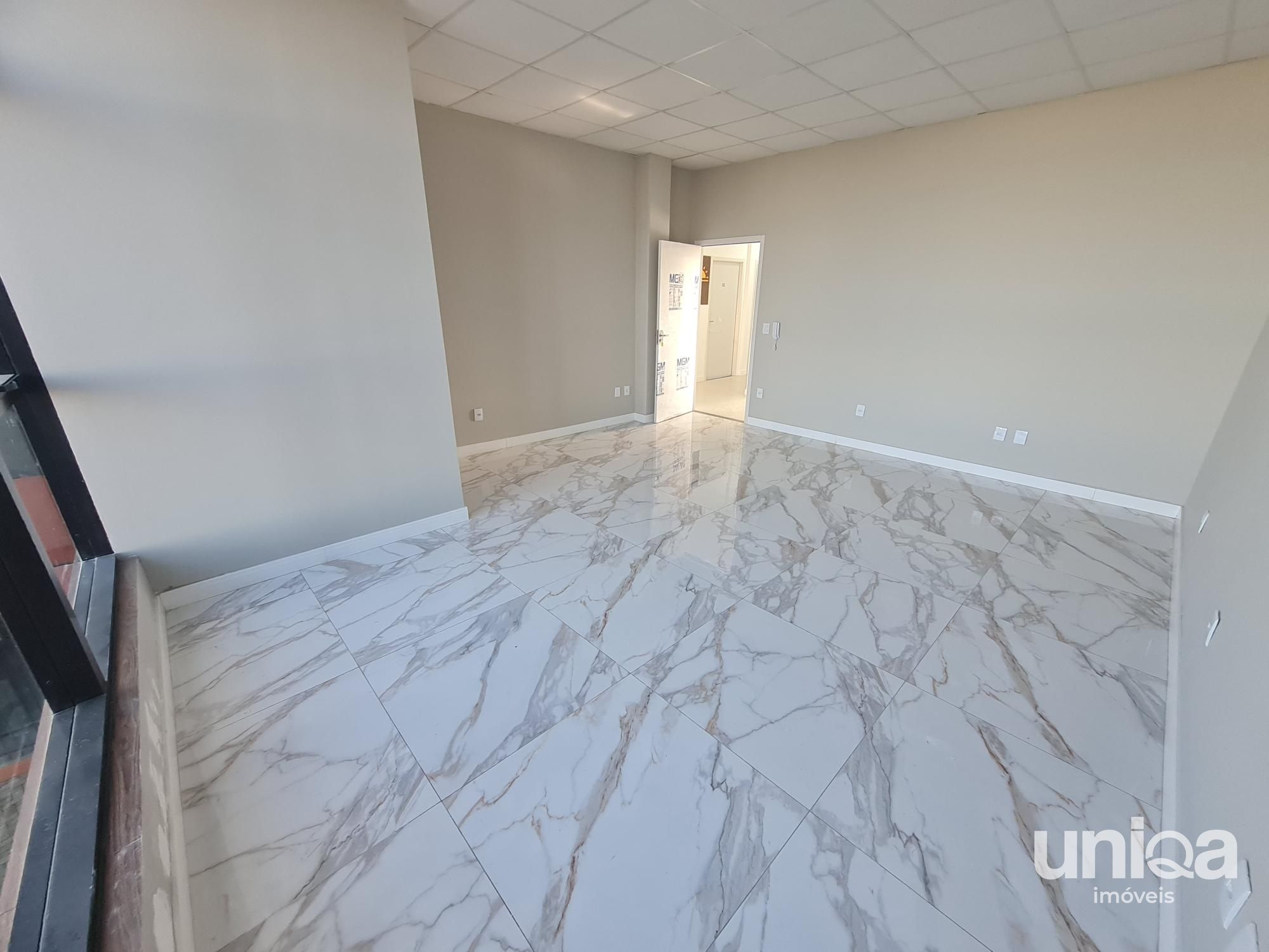 Sala comercial 34,90m2 frente leste para venda ou locação em