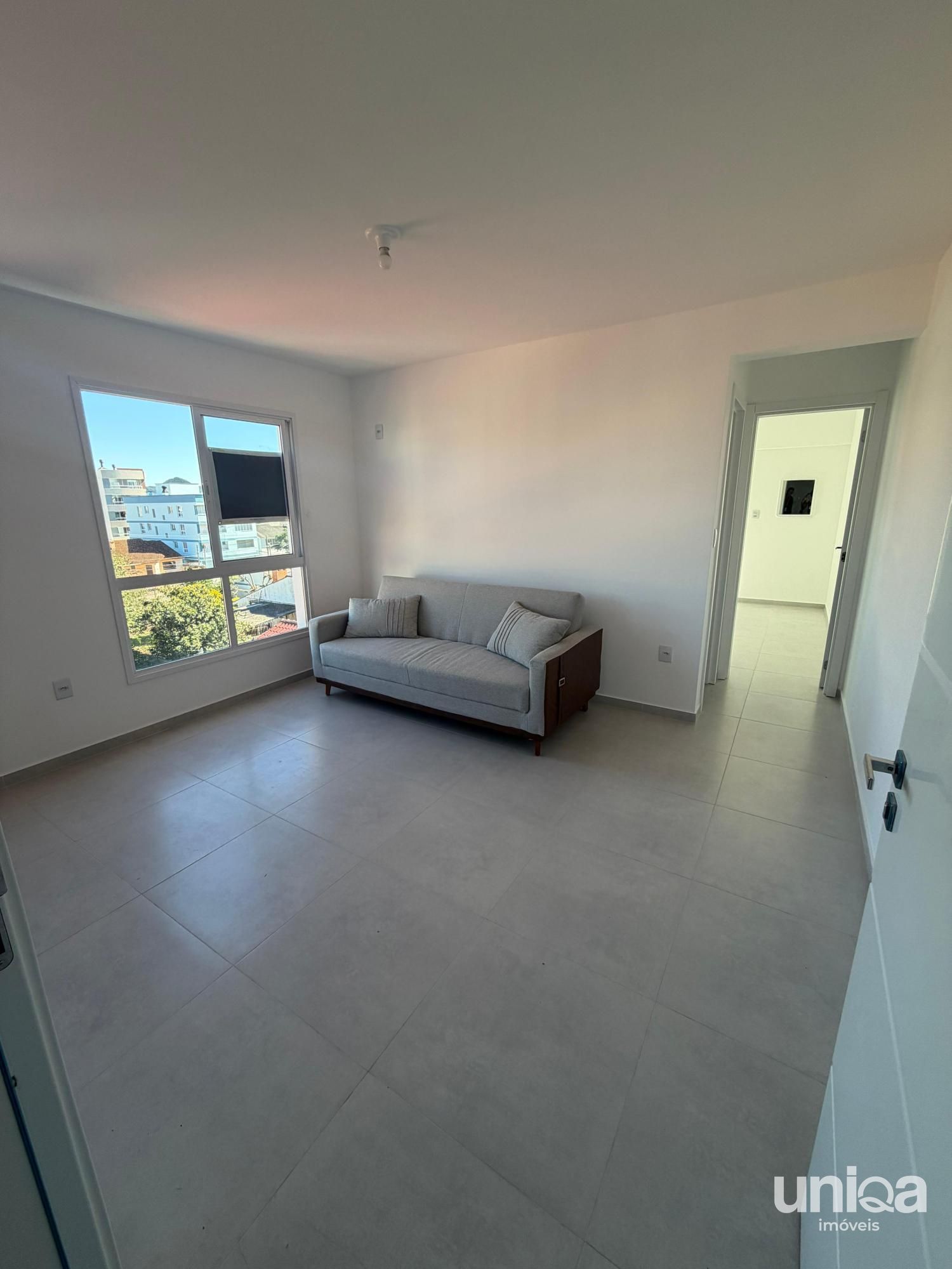 Aluga-se Apartamento de 1 quarto, sacada, garagem e mobiliado em Camobi