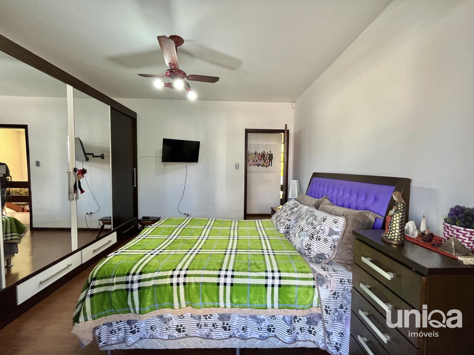 Casa para venda de 05 dormitórios em Santa Maria