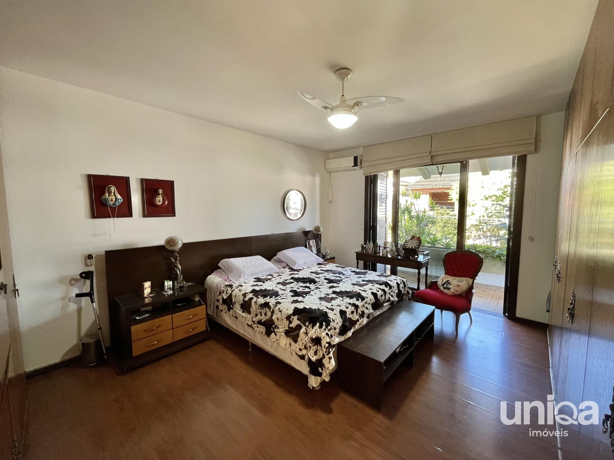 Casa para venda de 05 dormitórios em Santa Maria