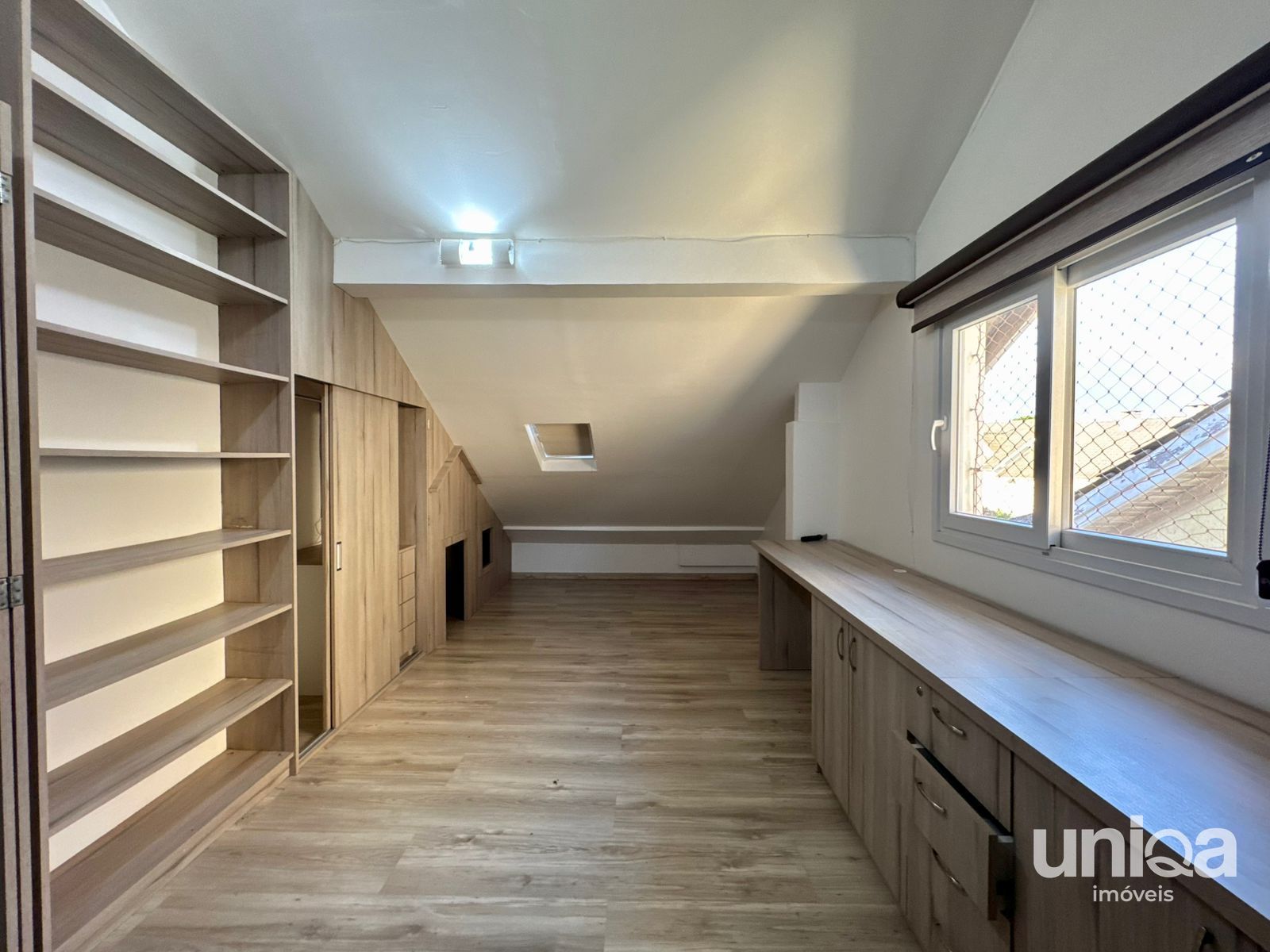 Casa estilo Sobrado para venda em Santa Maria com 03 dormitórios Garagem para 02