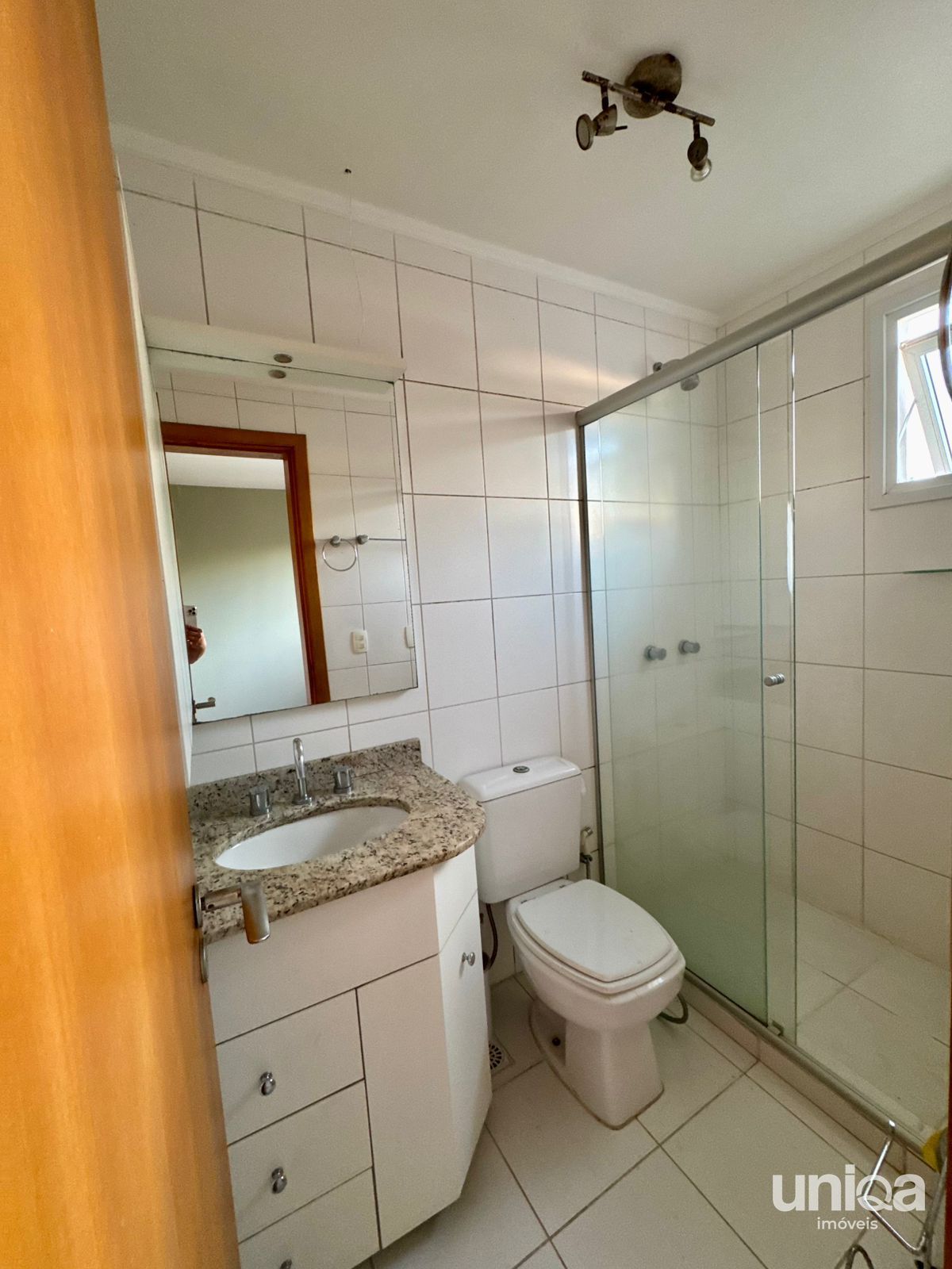 Casa estilo Sobrado para venda em Santa Maria com 03 dormitórios Garagem para 02