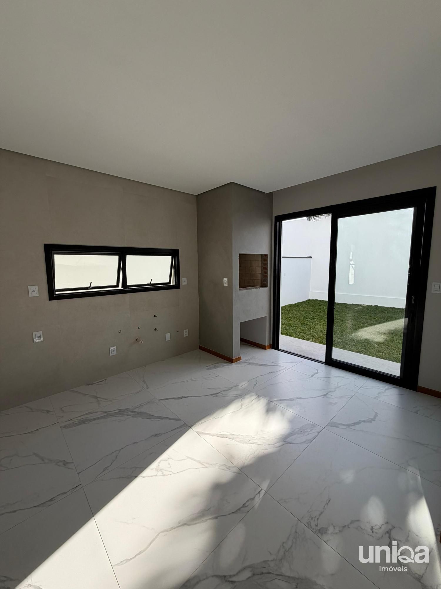 Casa nova 148m2 quarto/escritório no térreo + 02 suítes andar superior Camobi