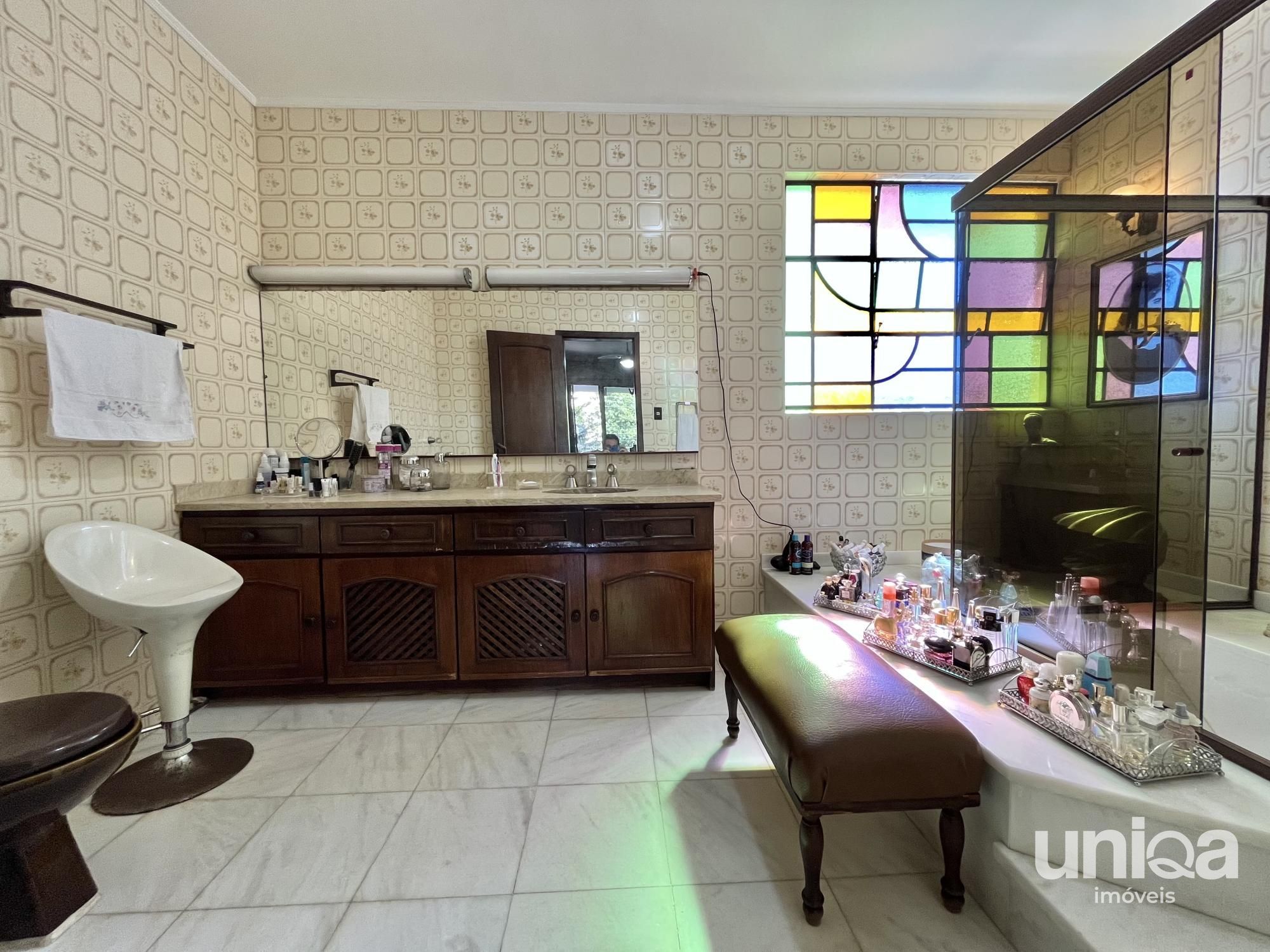 Casa para venda de 05 dormitórios em Santa Maria