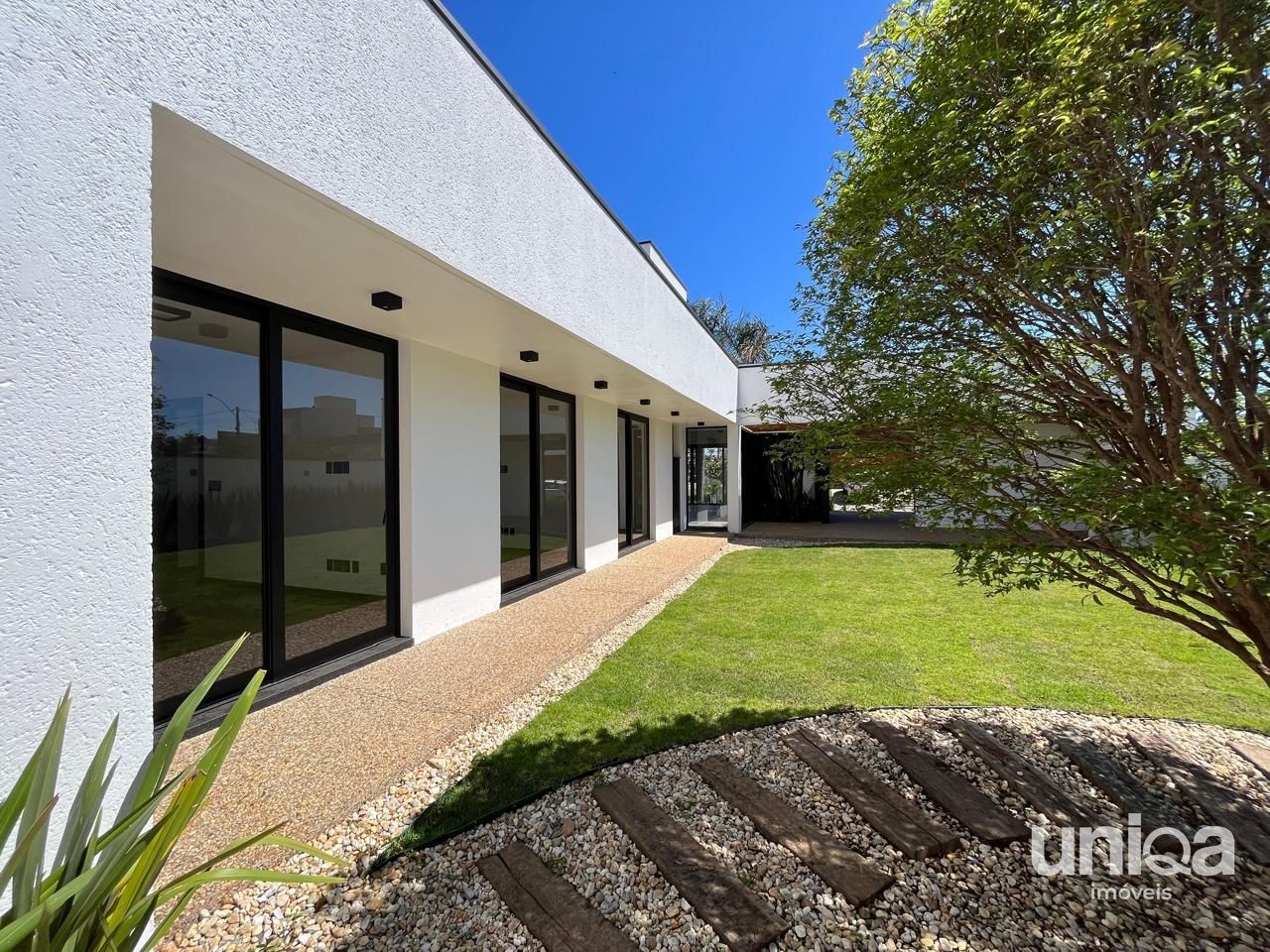Casa Pórtico projeto da Linea Studio - 195m2 no Condominio Cidade Universitária