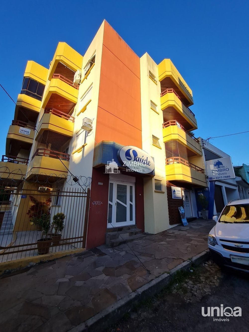 Apto 02 dormitórios Frente Sacada com churrasqueira e Garagem em Santa Maria