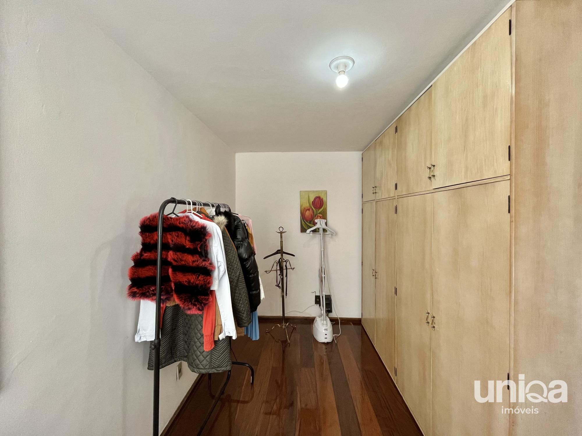 Casa para venda de 05 dormitórios em Santa Maria