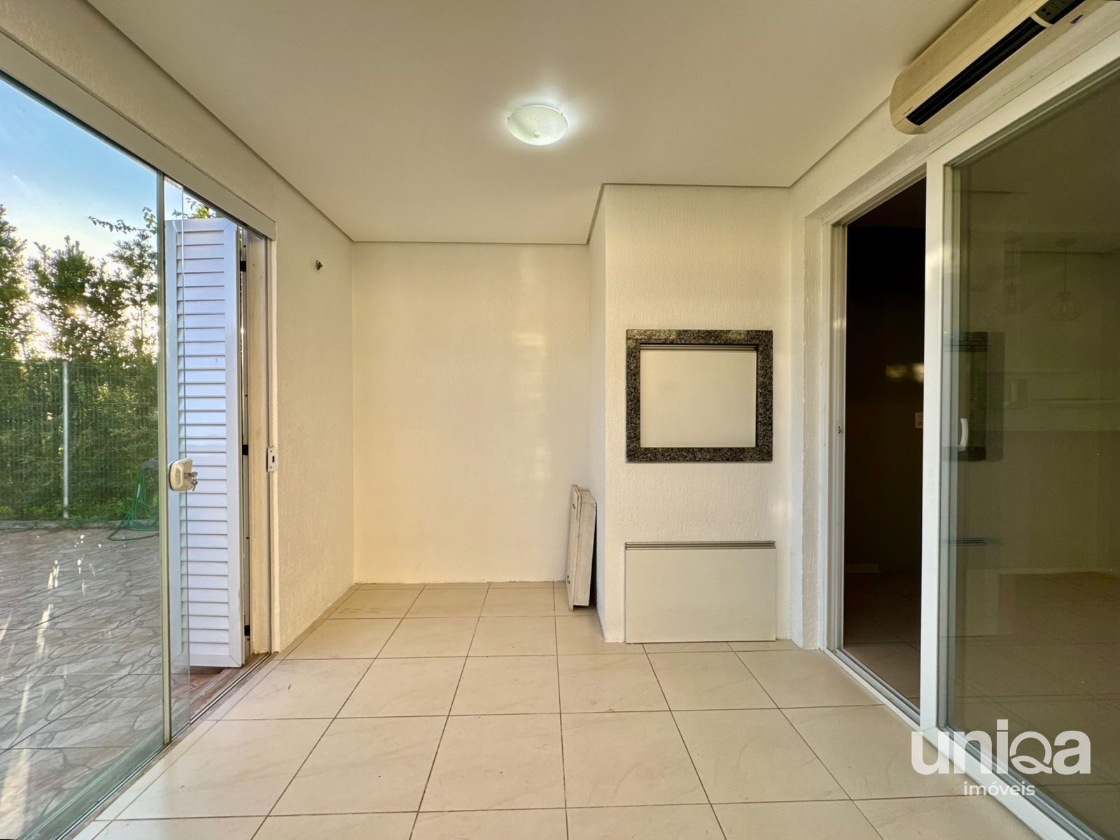 Casa estilo Sobrado para venda em Santa Maria com 03 dormitórios Garagem para 02