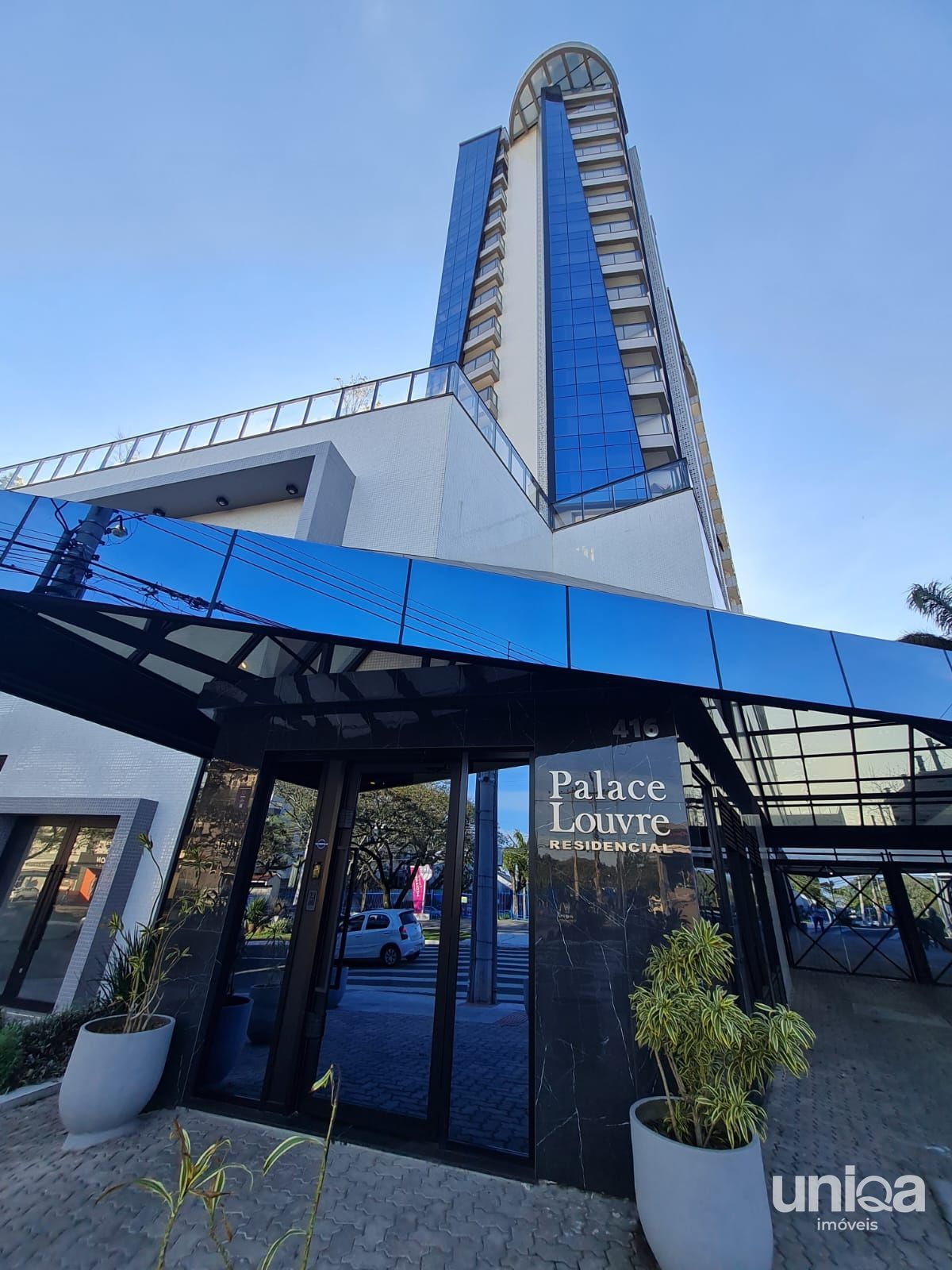Apartamento 03 suítes para venda no ed Palace Louvre na Avenida Medianeira