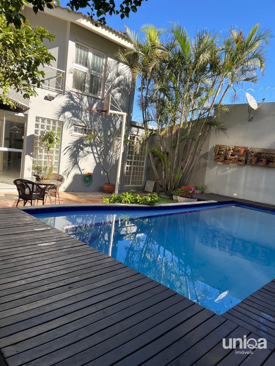 Vendo casa alto padrão 04 dormitórios próximo ao clube tênis