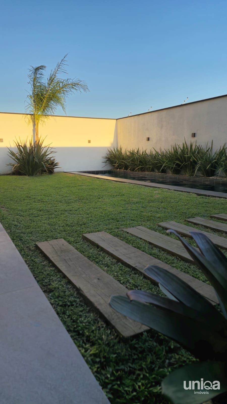 Casa 357m2 03 suítes + escritório piscina no Terras de Santorini Bairro São José