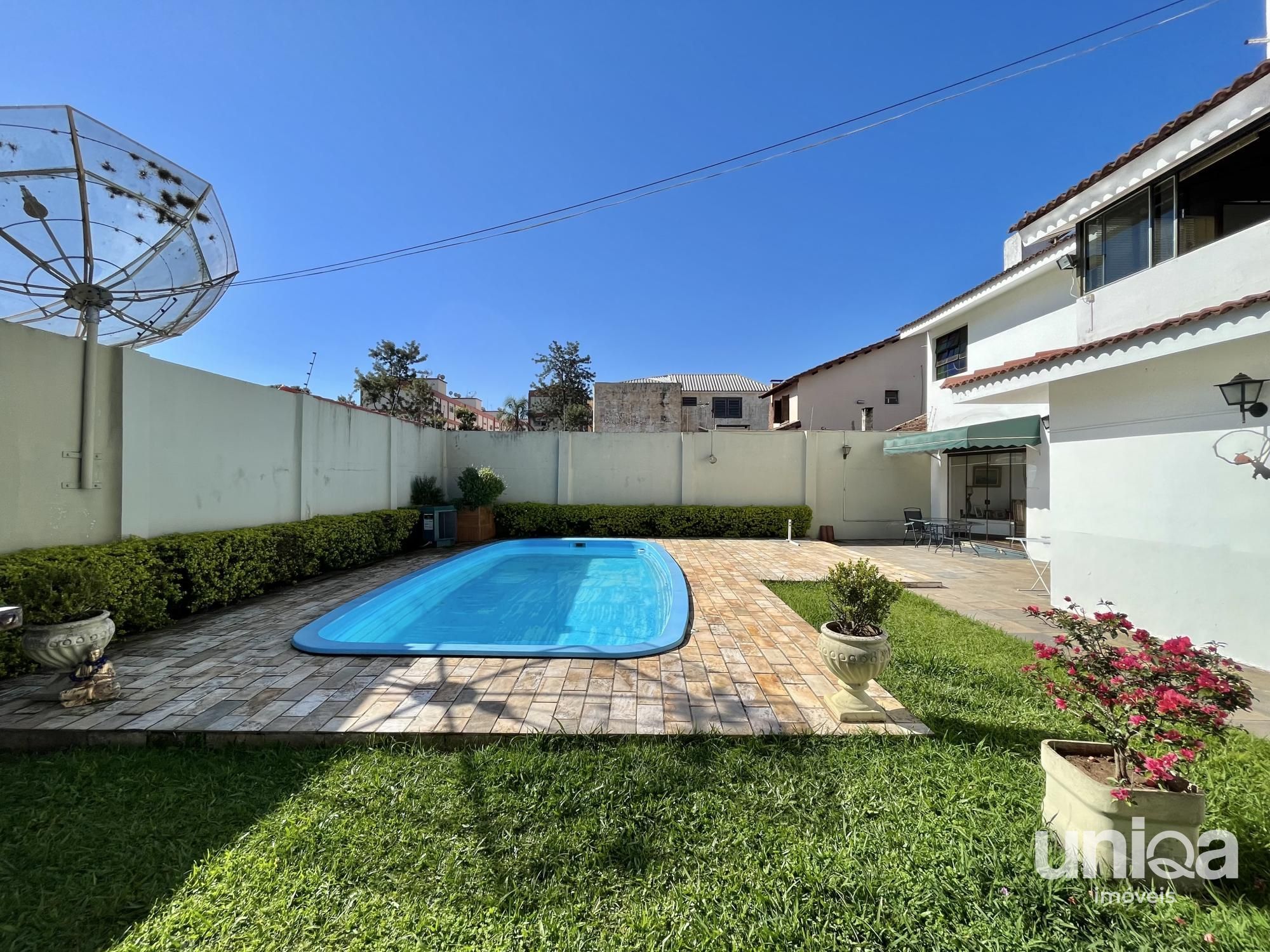 Casa para venda de 05 dormitórios em Santa Maria