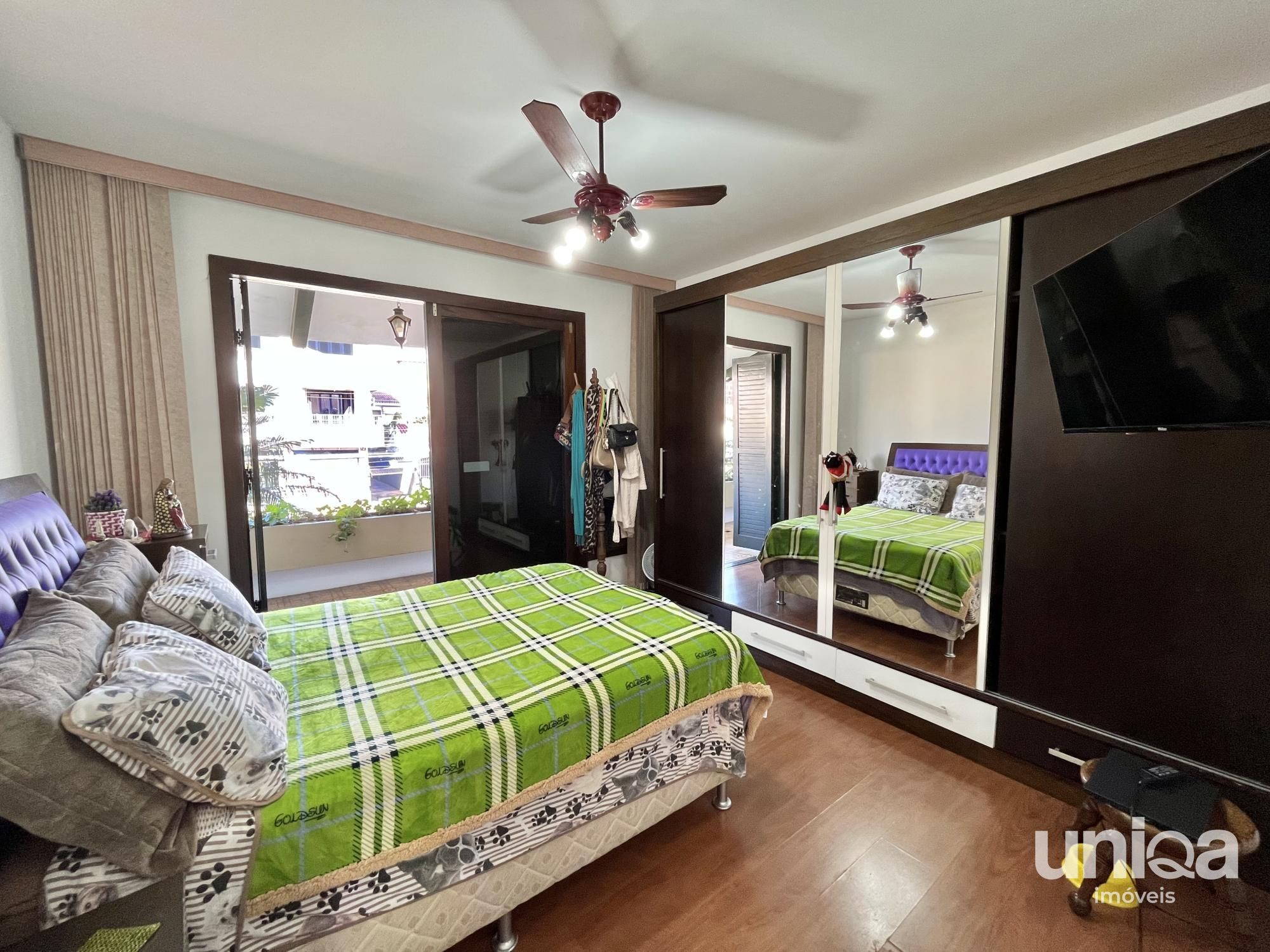 Casa para venda de 05 dormitórios em Santa Maria