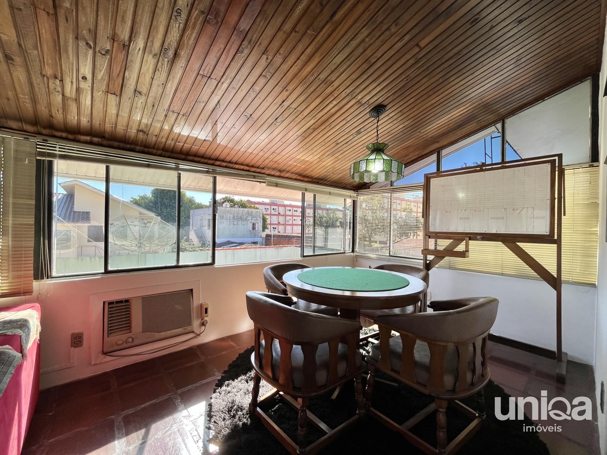 Casa para venda de 05 dormitórios em Santa Maria