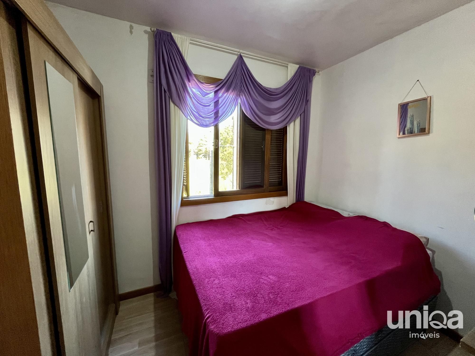 Casa á venda de 2 dormitórios em condomínio fechado