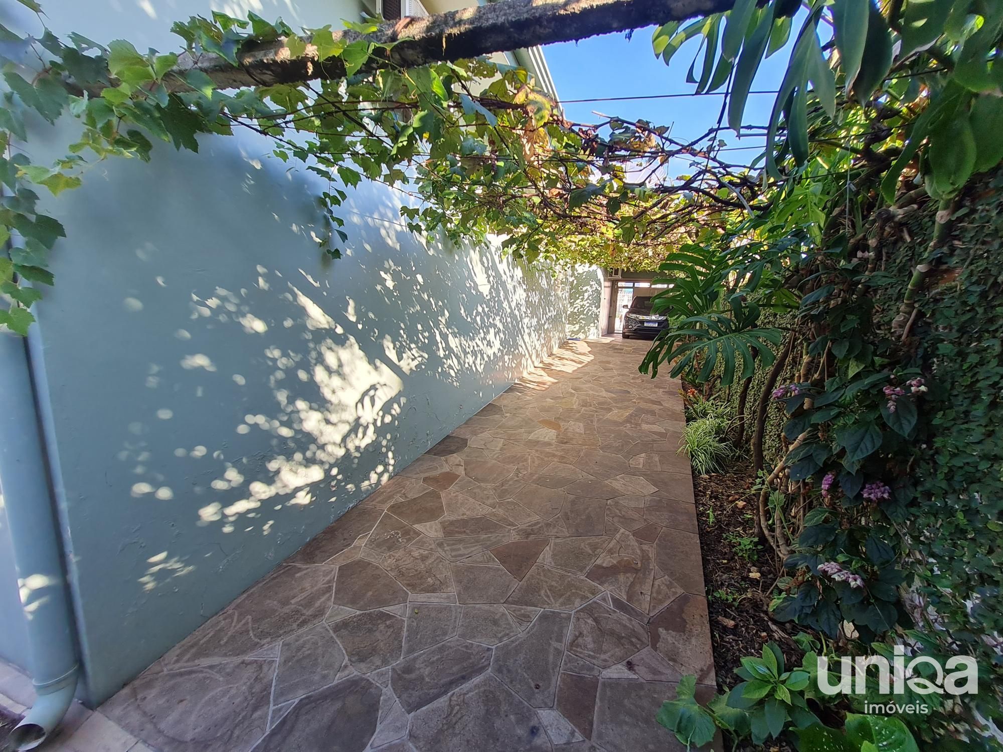 Casa térrea para venda com Energia Solar Piscina no Bairro Duque de Caxias