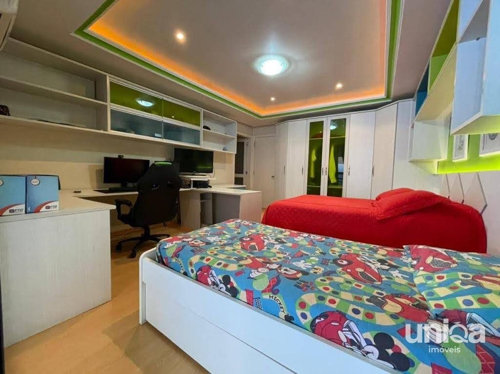 Casa de alto padrão com 06 dormitórios sendo 03 suítes piscina localizada no bai