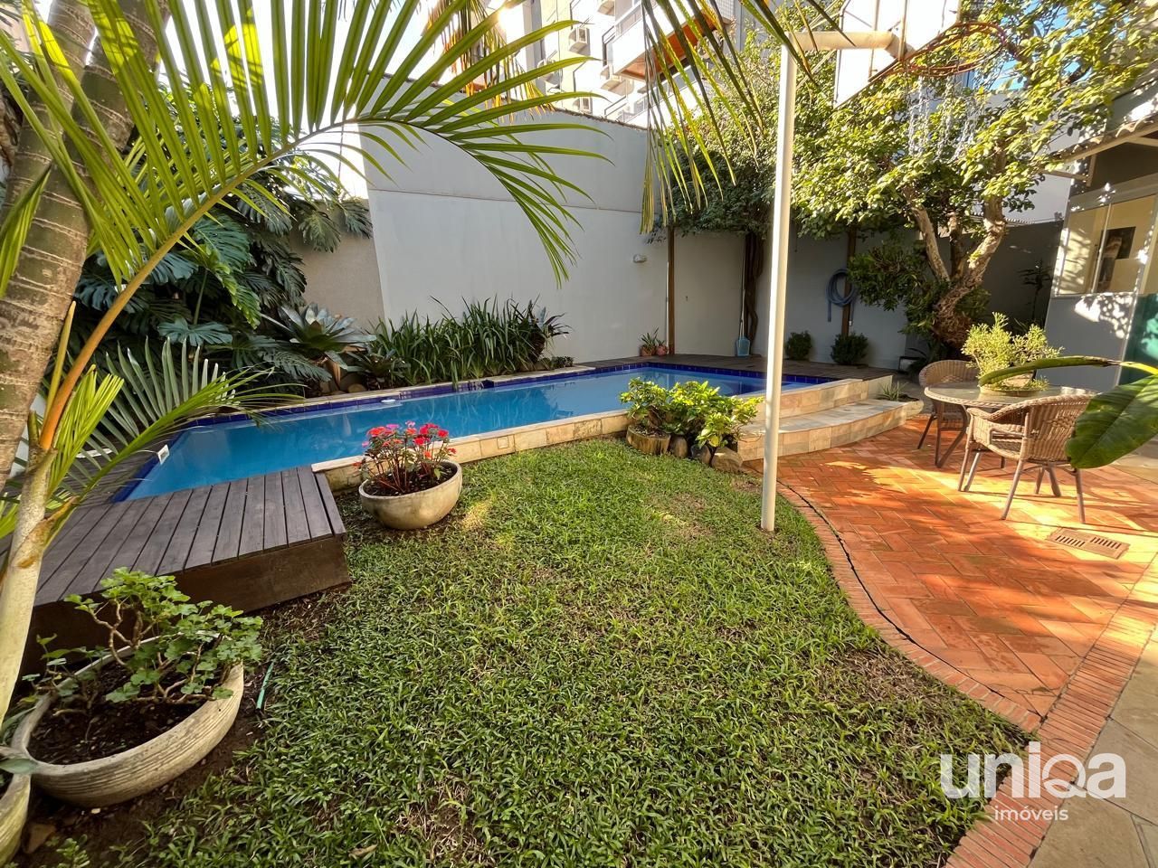 Vendo casa alto padrão 04 dormitórios próximo ao clube tênis