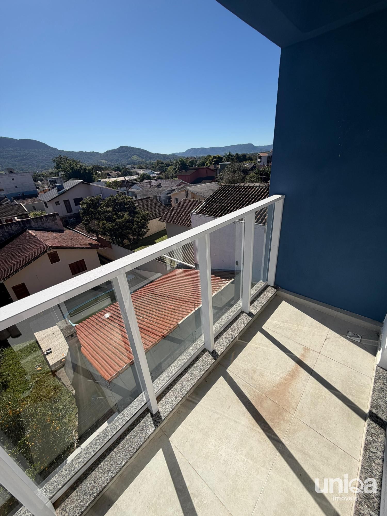 Aluga-se Apartamento de 1 quarto, sacada, garagem e mobiliado em Camobi