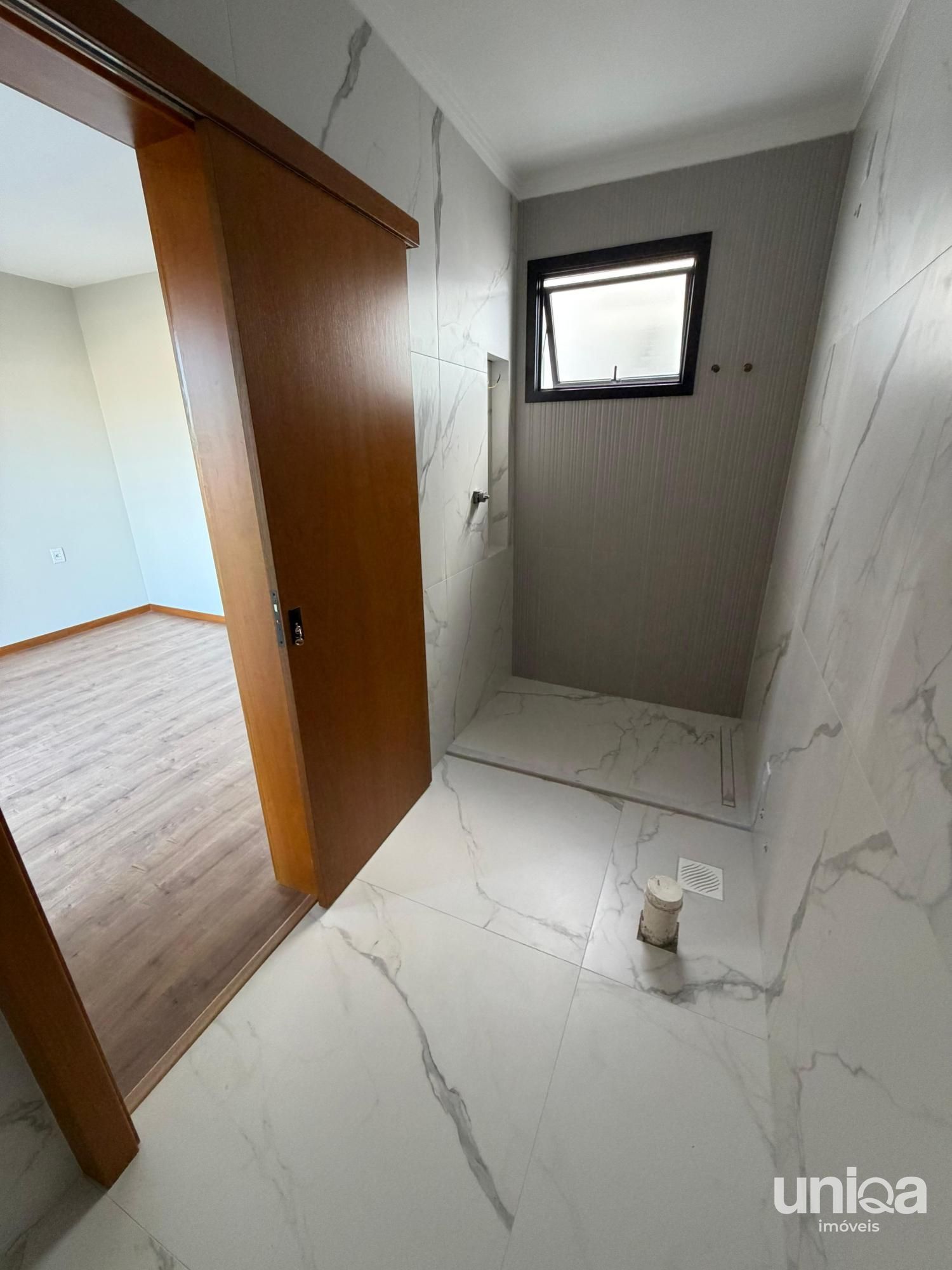 Casa nova 148m2 quarto/escritório no térreo + 02 suítes andar superior Camobi