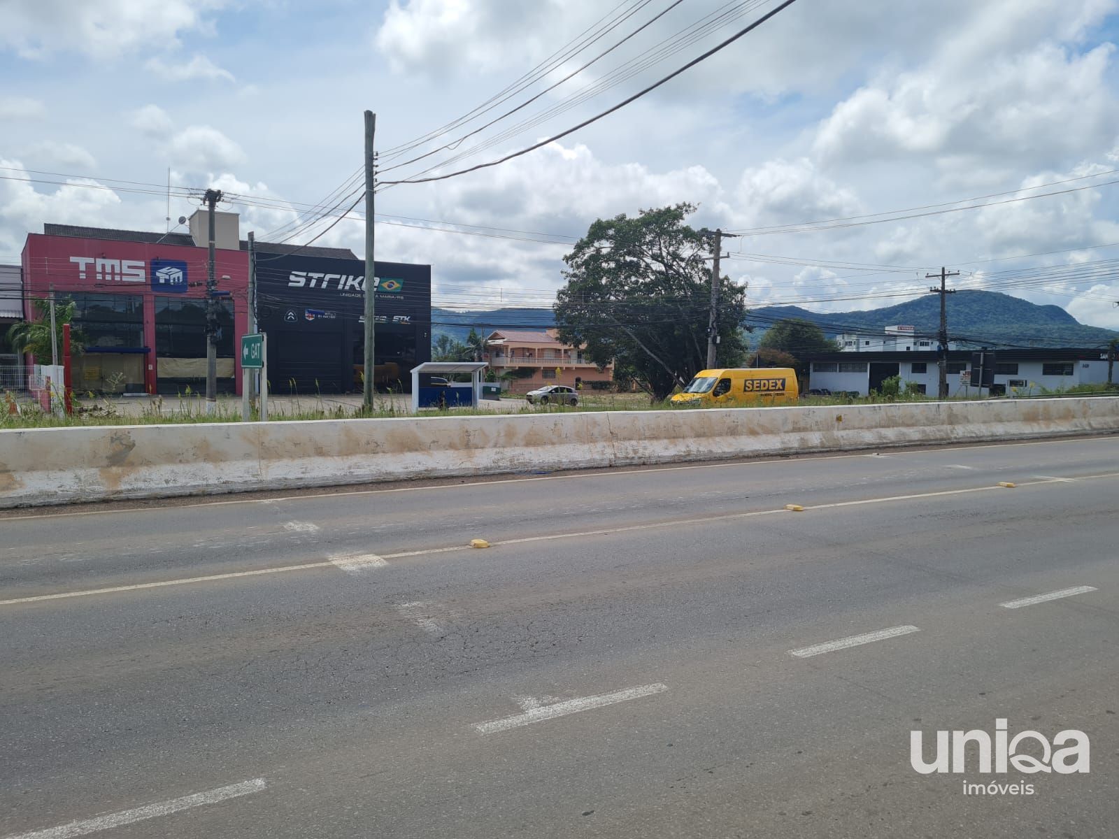 Terreno para venda de esquina com 1.864m2 na Avenida Prefeito Evandro Behr em Sa
