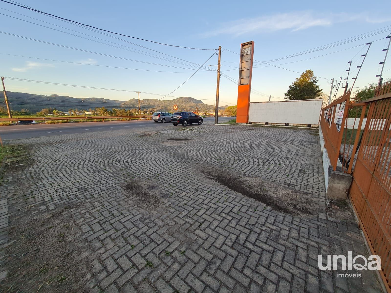 Casa comercial 131m2 para venda na Avenida Prefeito Evandro Behr em camobi com a