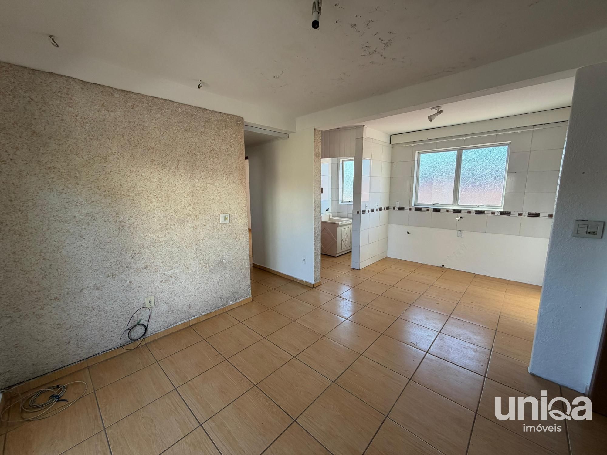Aluga-se apartamento com dois dormitórios, sacada e churrasqueira