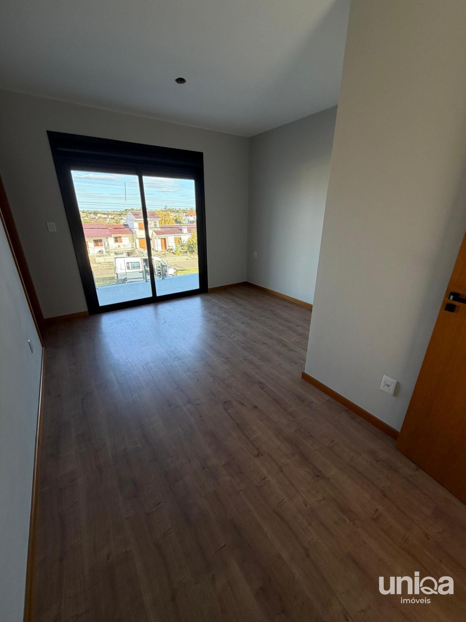 Casa nova 148m2 quarto/escritório no térreo + 02 suítes andar superior Camobi