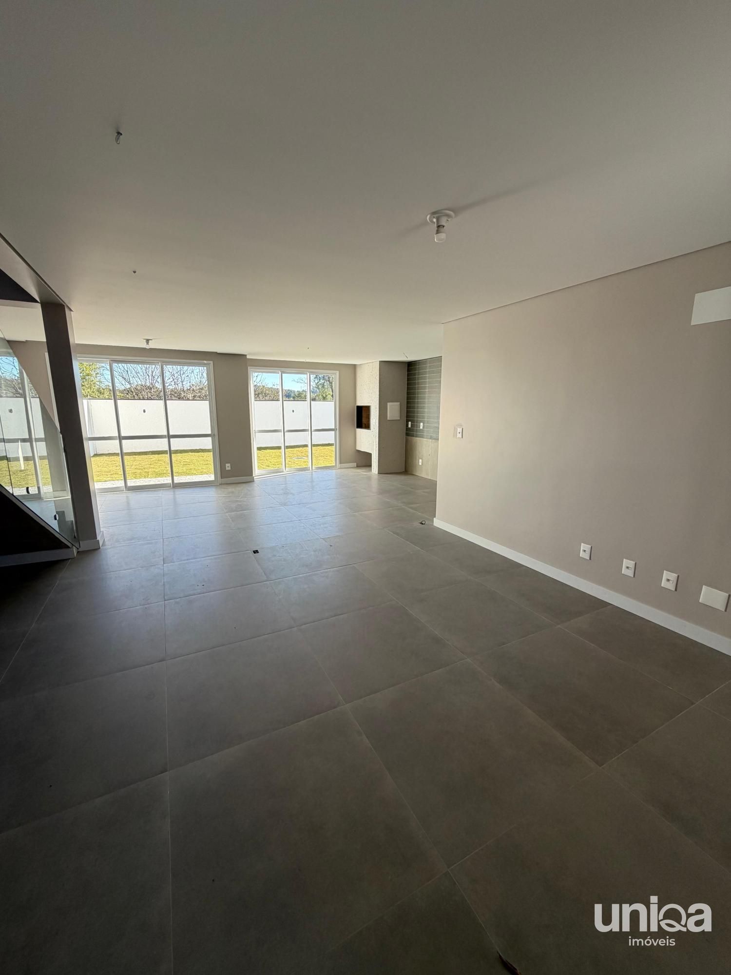 Casa 182m2 03 quartos, suíte garagem 02 carros Cond Villa Leona bairro São José