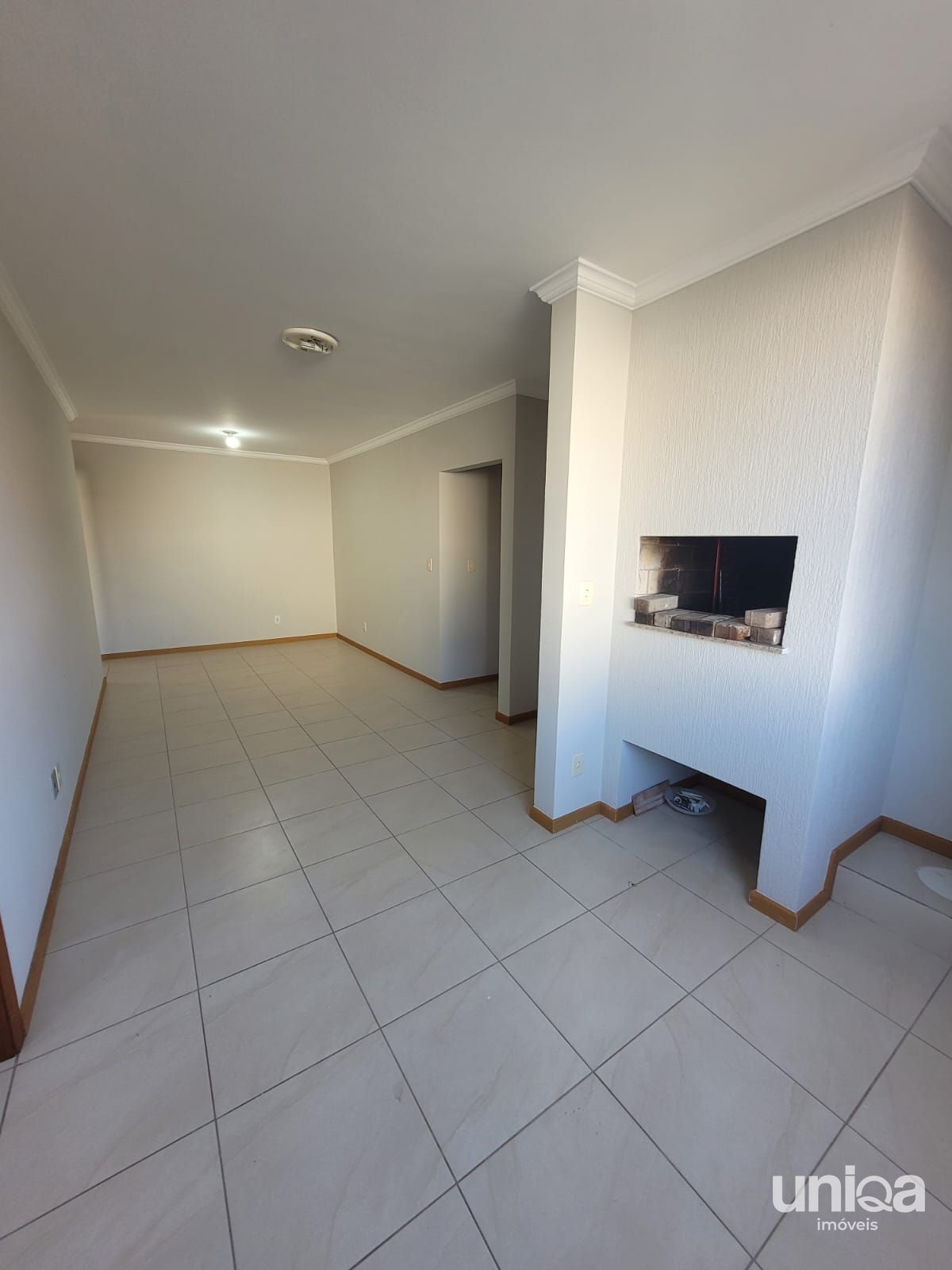 Apartamento com 3 dormitórios, sacada, churrasqueira e garagem próximo a UFSM