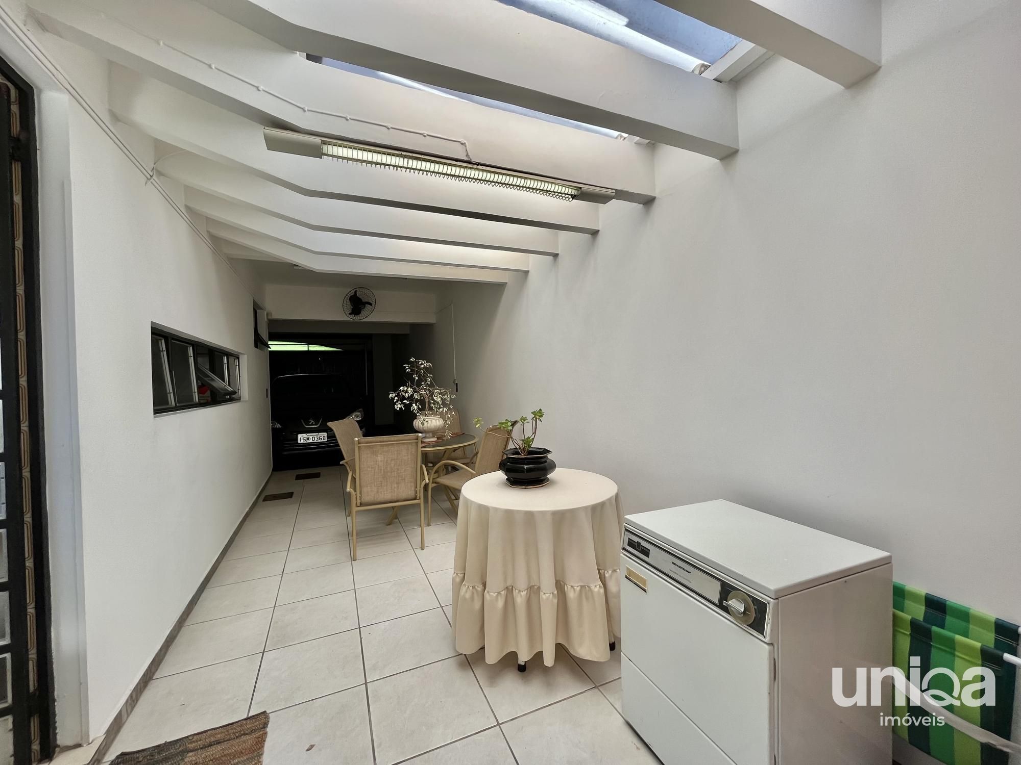 Casa para venda de 05 dormitórios em Santa Maria