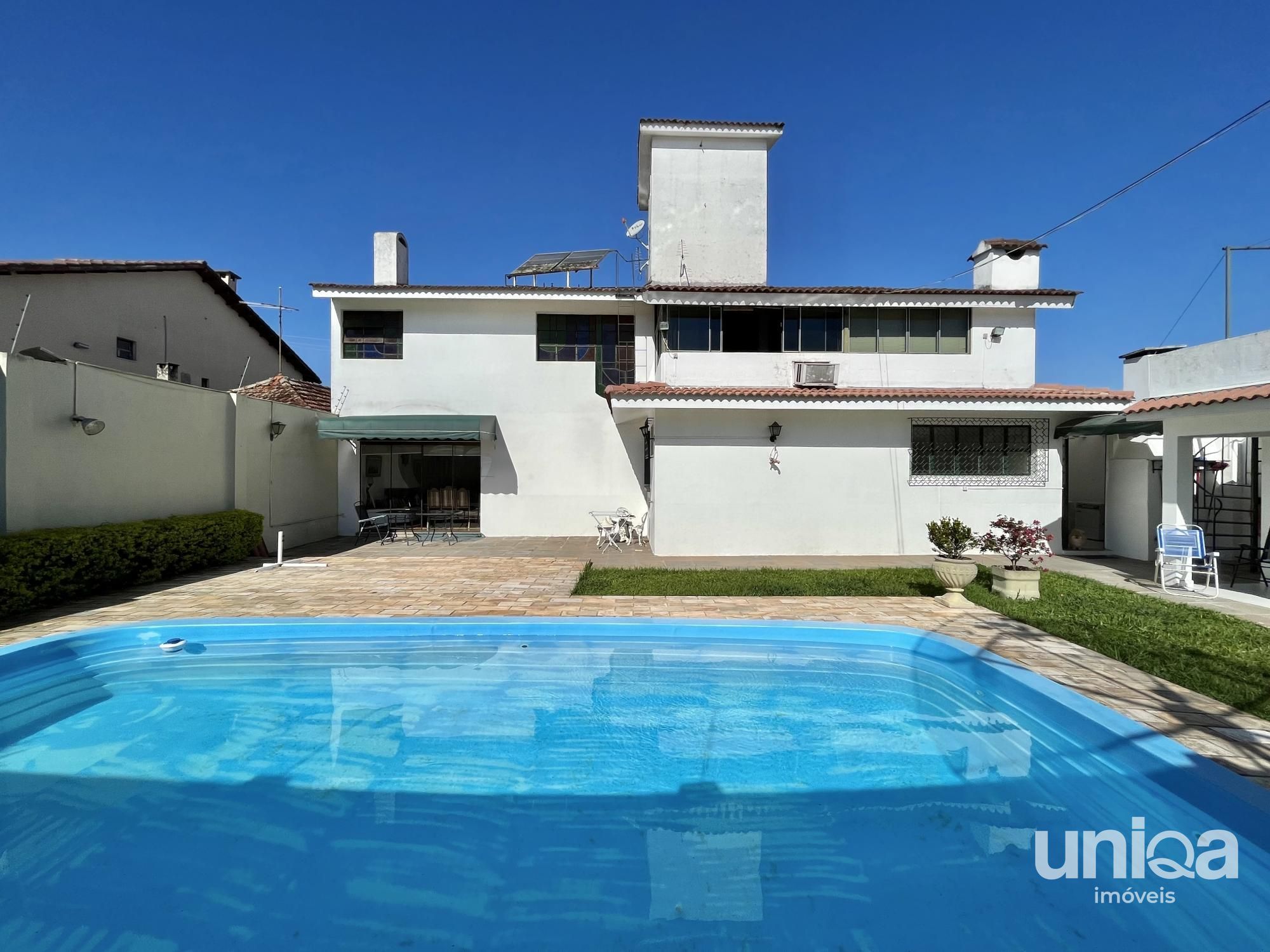Casa para venda de 05 dormitórios em Santa Maria